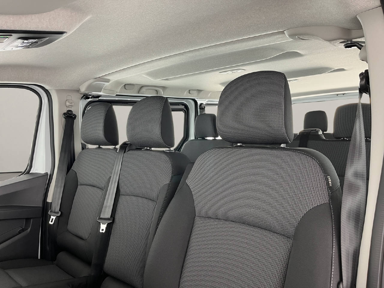 RENAULT Trafic Grand Passenger 2.0 dCi Blue 150 evolution-image-15