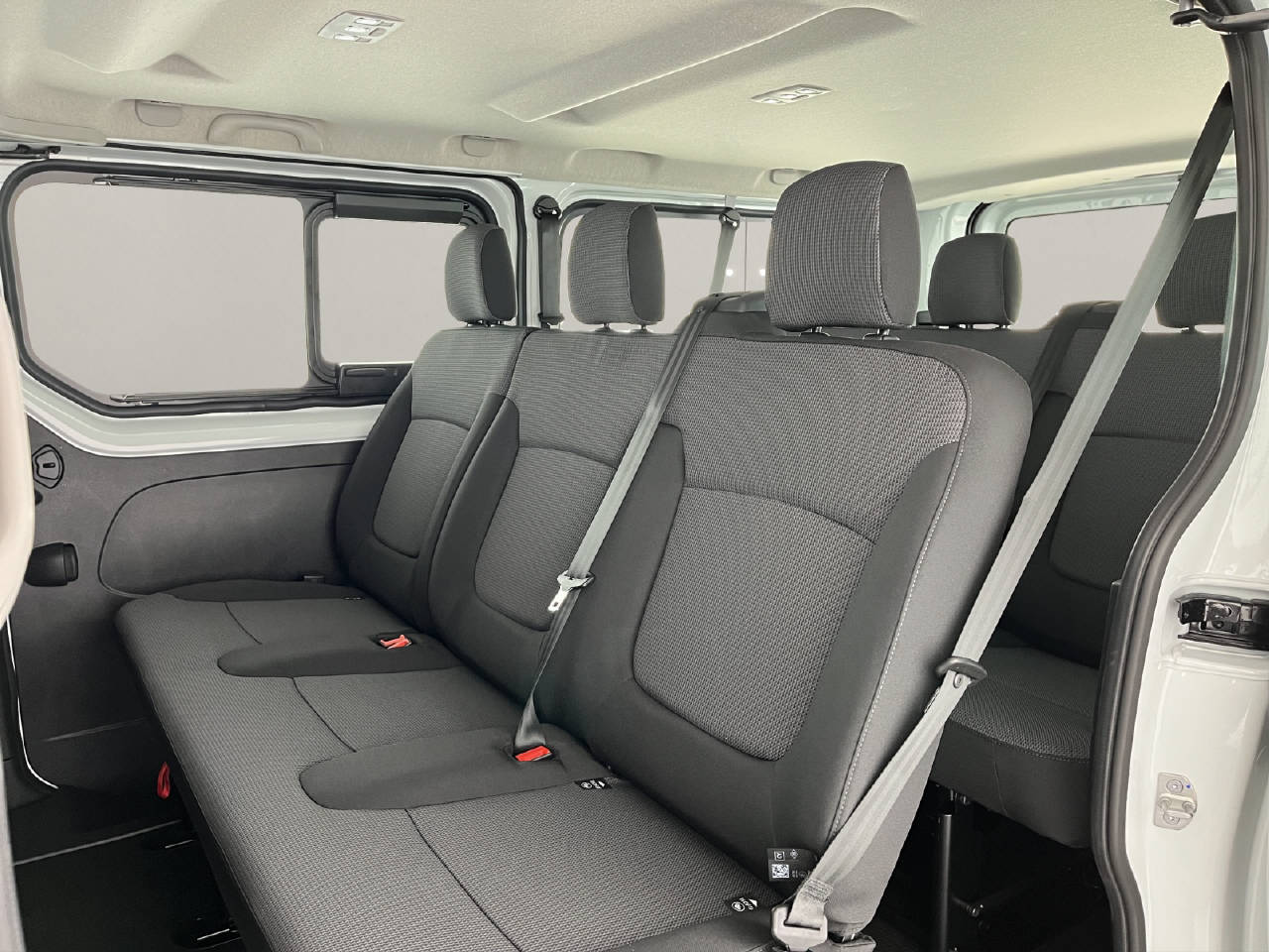 RENAULT Trafic Grand Passenger 2.0 dCi Blue 150 evolution-image-16