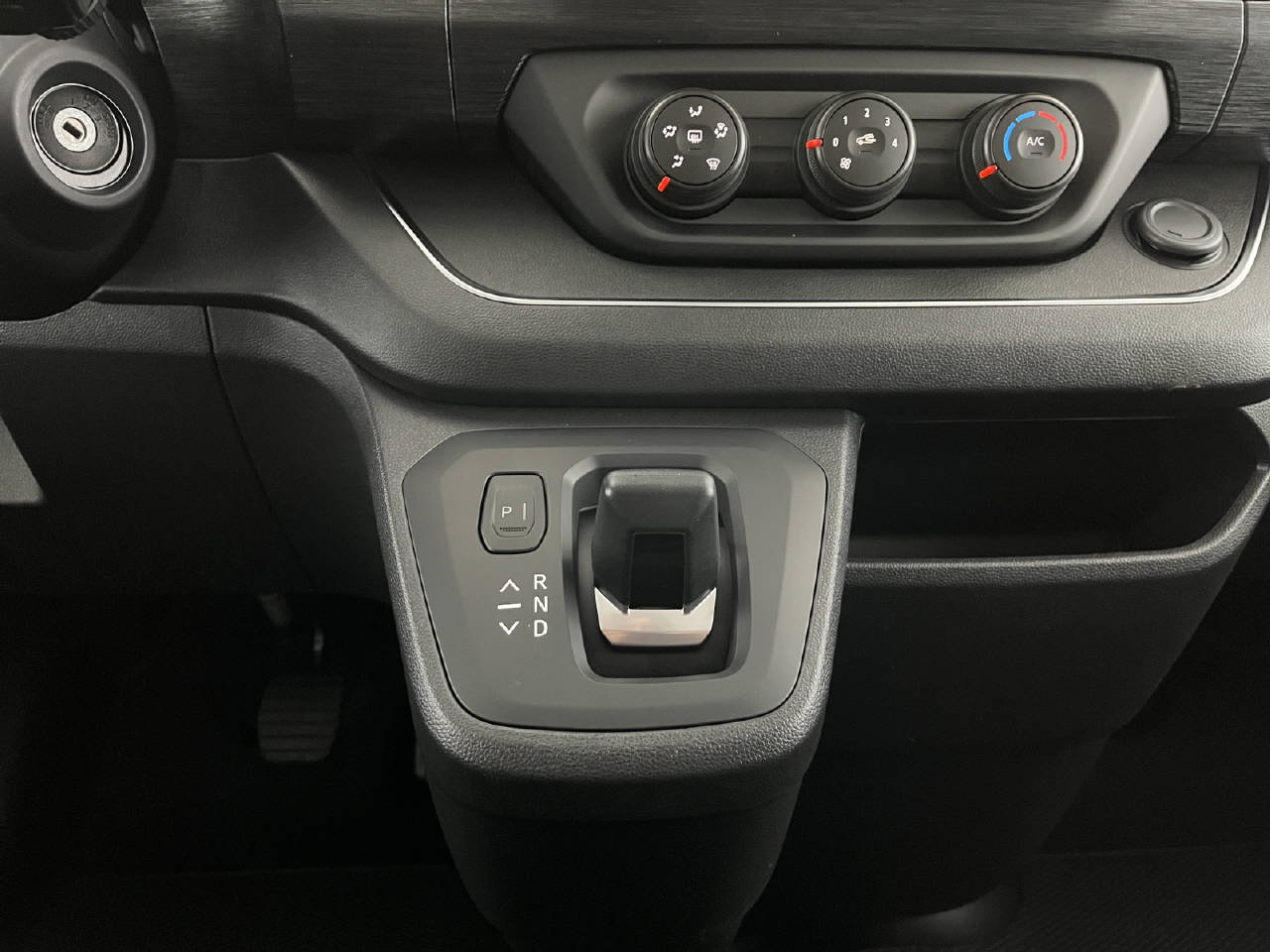 RENAULT Trafic Grand Passenger 2.0 dCi Blue 150 evolution-image-12