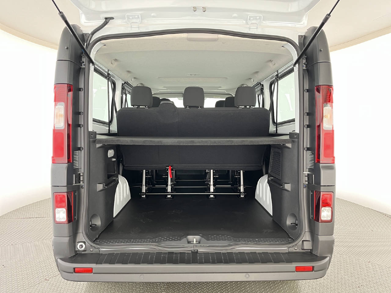 RENAULT Trafic Grand Passenger 2.0 dCi Blue 150 evolution-image-17