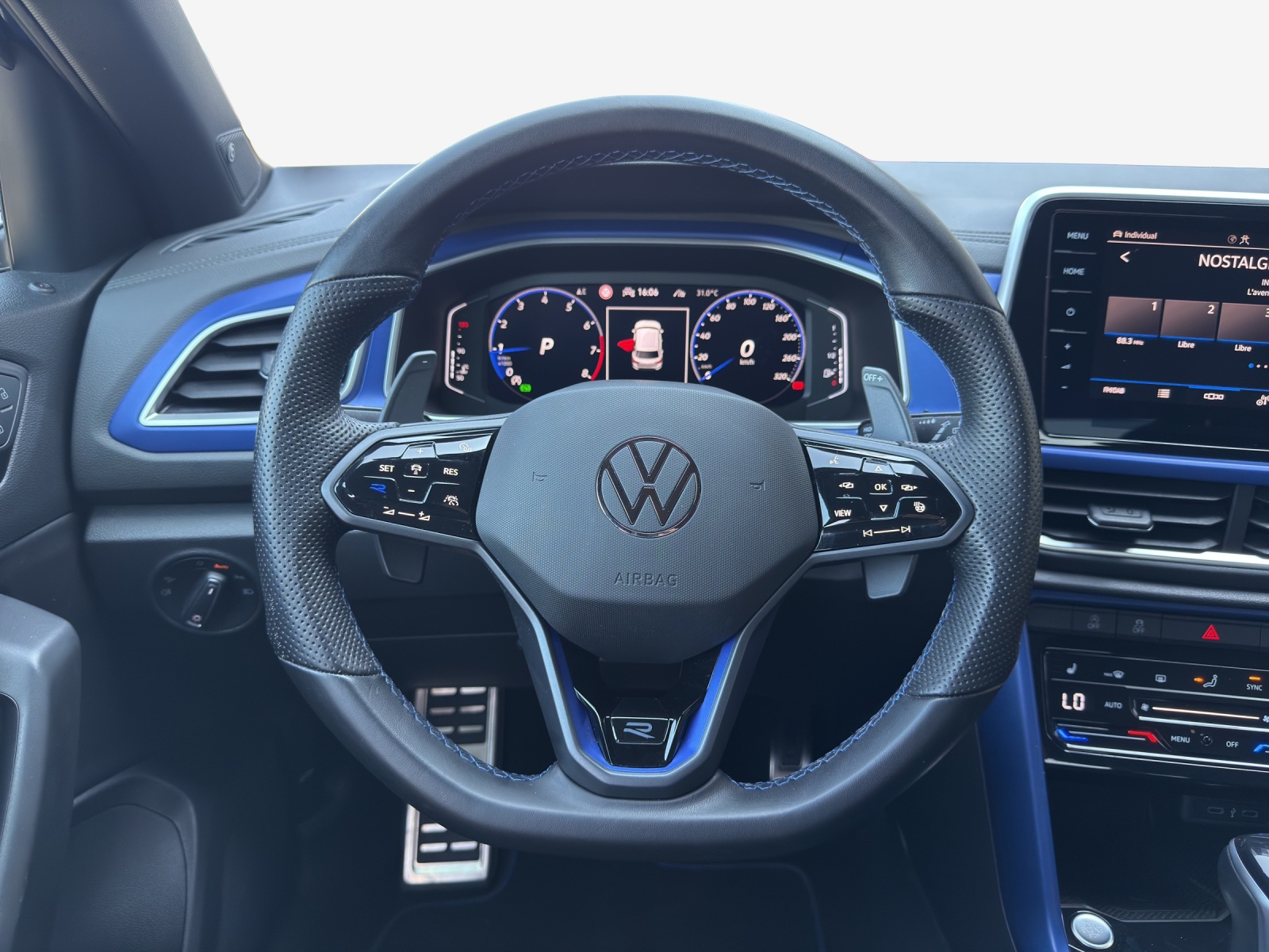 VW T-Roc 2.0 TSI R DSG 4Motion-image-9