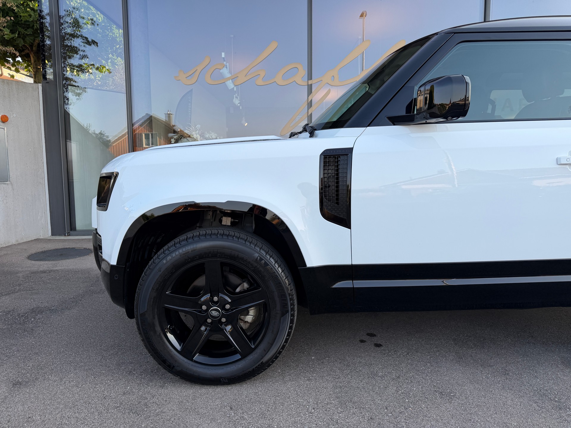 LAND ROVER Defender 90 3.0D I6 200 SE AT8-image-5