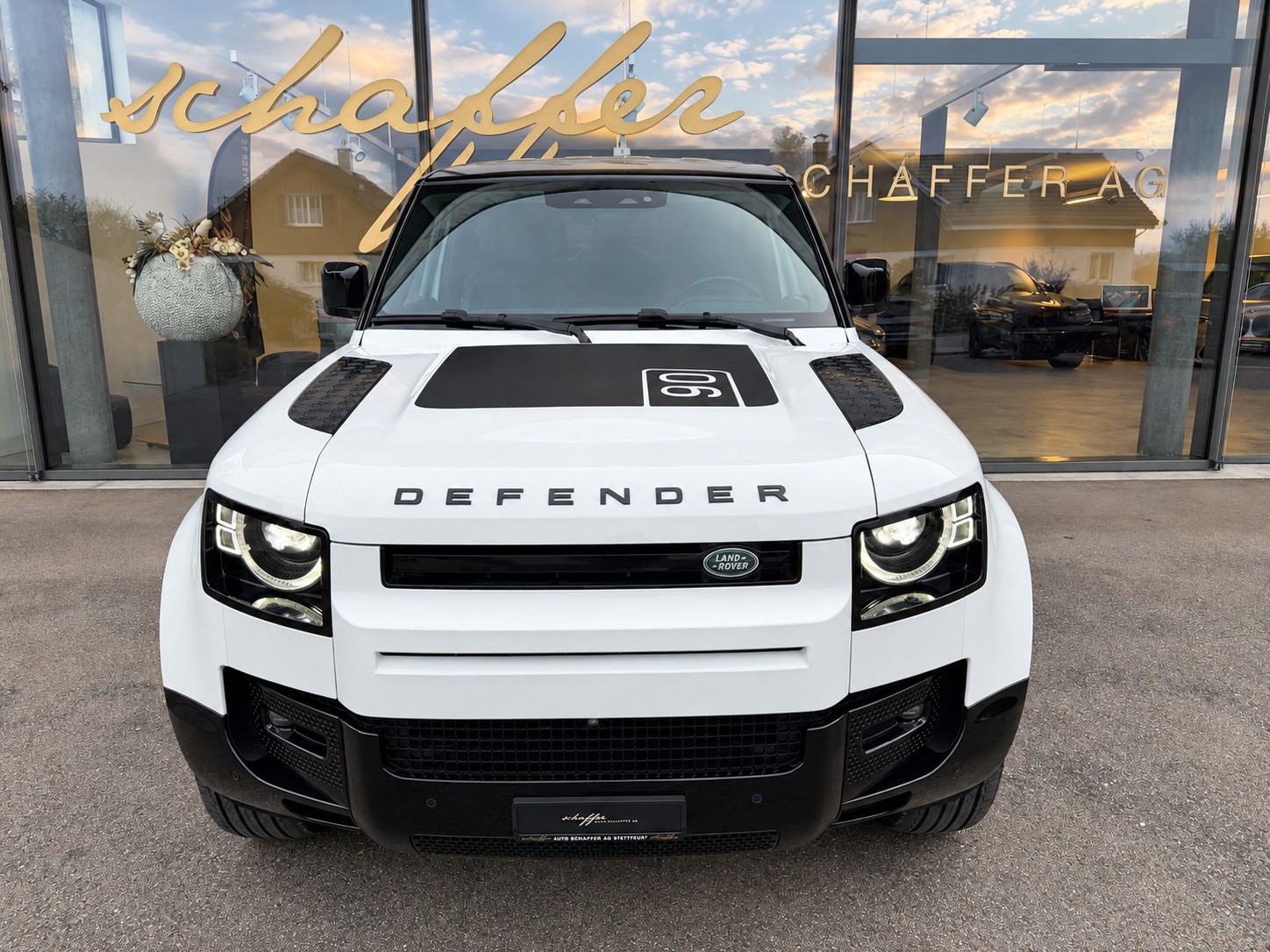 LAND ROVER Defender 90 3.0D I6 200 SE AT8-showroom-element-3