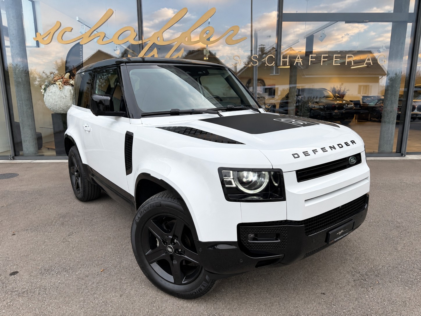 LAND ROVER Defender 90 3.0D I6 200 SE AT8-showroom-element-2
