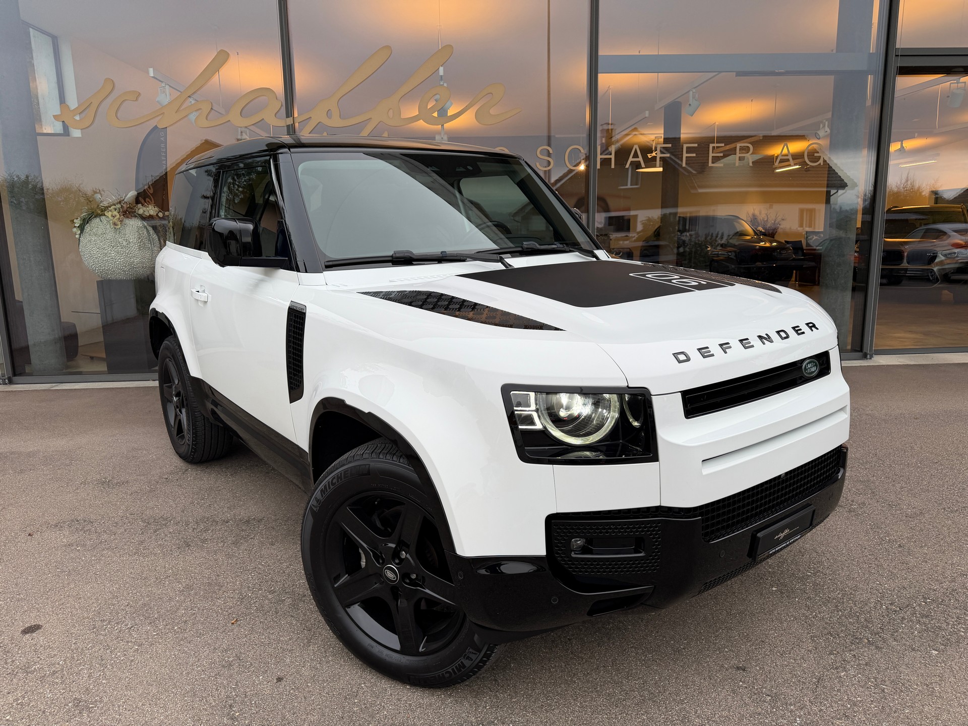 LAND ROVER Defender 90 3.0D I6 200 SE AT8-image-4