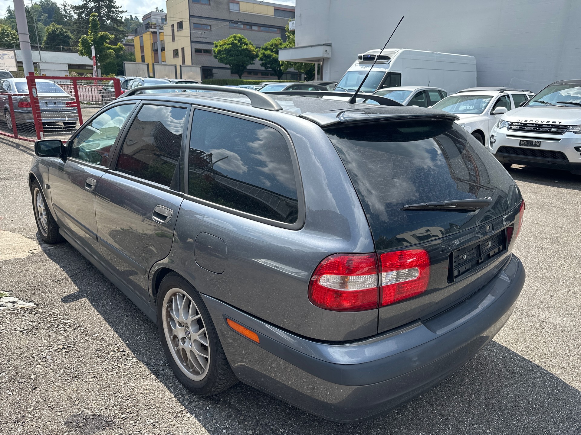 VOLVO V40 T4-image-4
