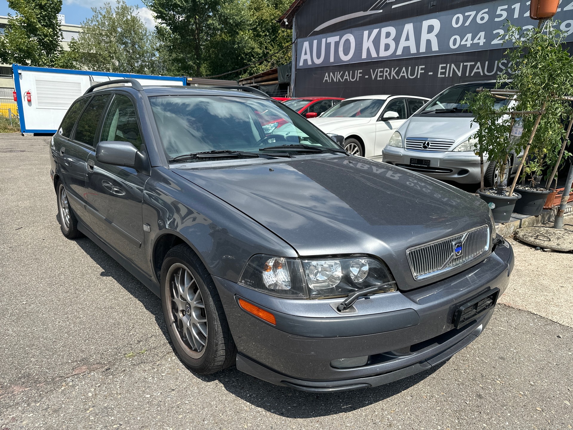 VOLVO V40 T4-image-0
