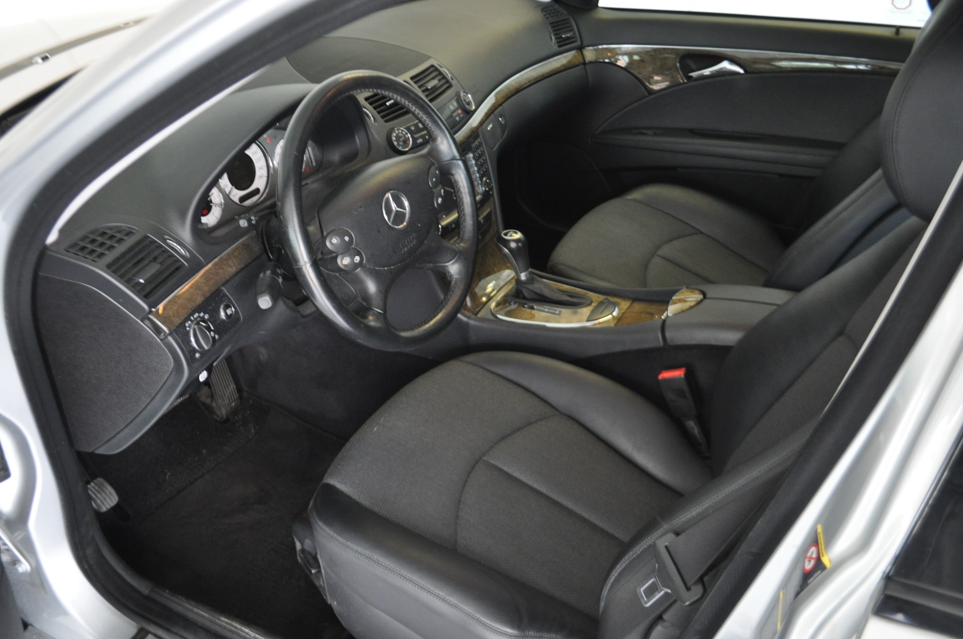 MERCEDES-BENZ E 280 Avantgarde 4Matic Automatic-image-5