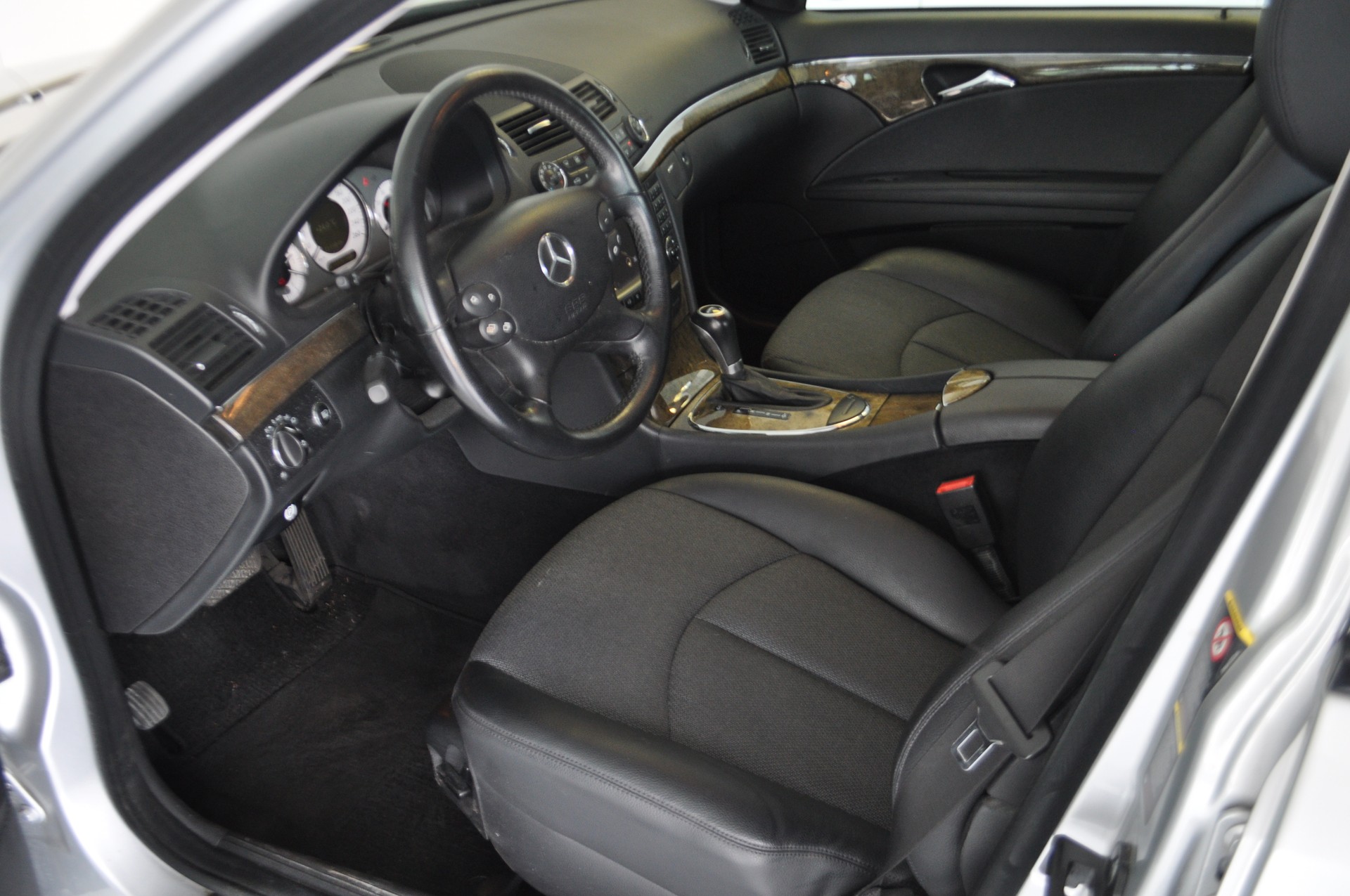 MERCEDES-BENZ E 280 Avantgarde 4Matic Automatic-image-6