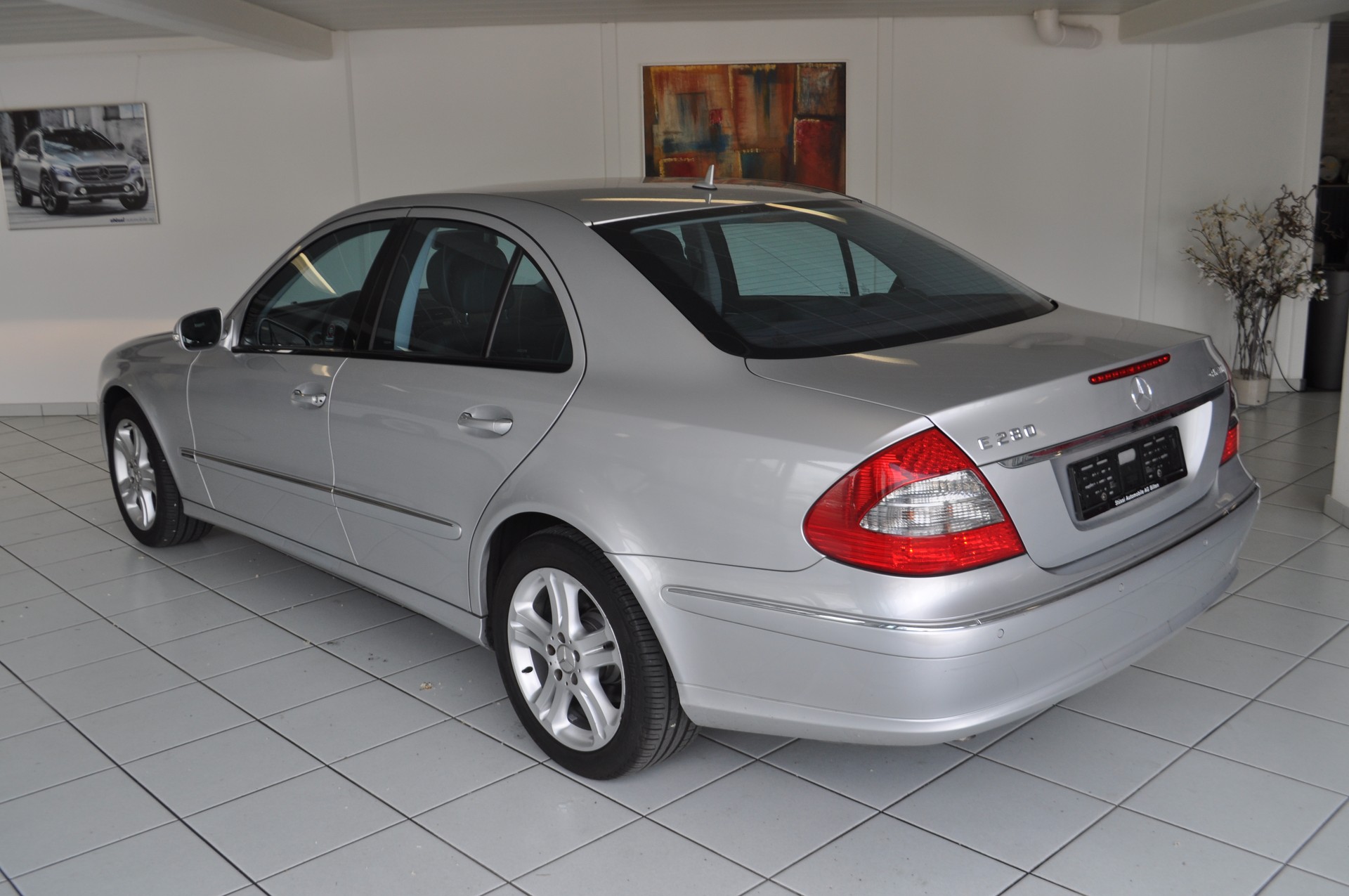 MERCEDES-BENZ E 280 Avantgarde 4Matic Automatic-image-4