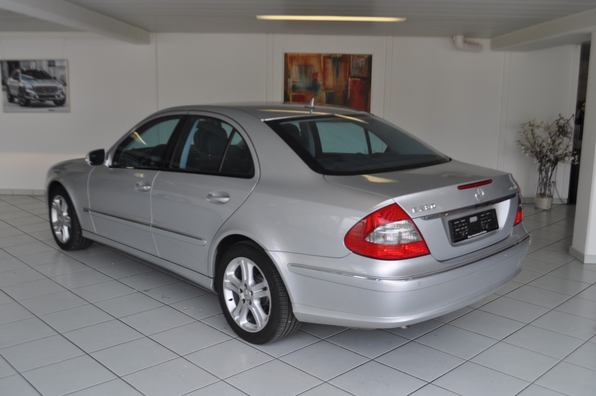 MERCEDES-BENZ E 280 Avantgarde 4Matic Automatic-image-3