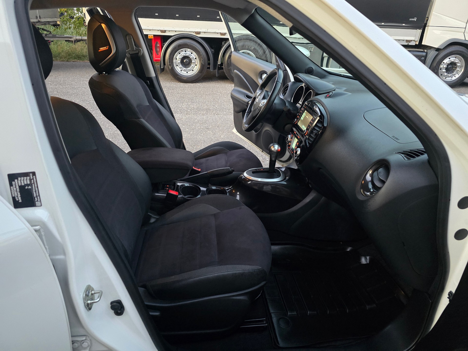 NISSAN Juke 1.6 N-Connecta Xtronic M-CVT-image-12