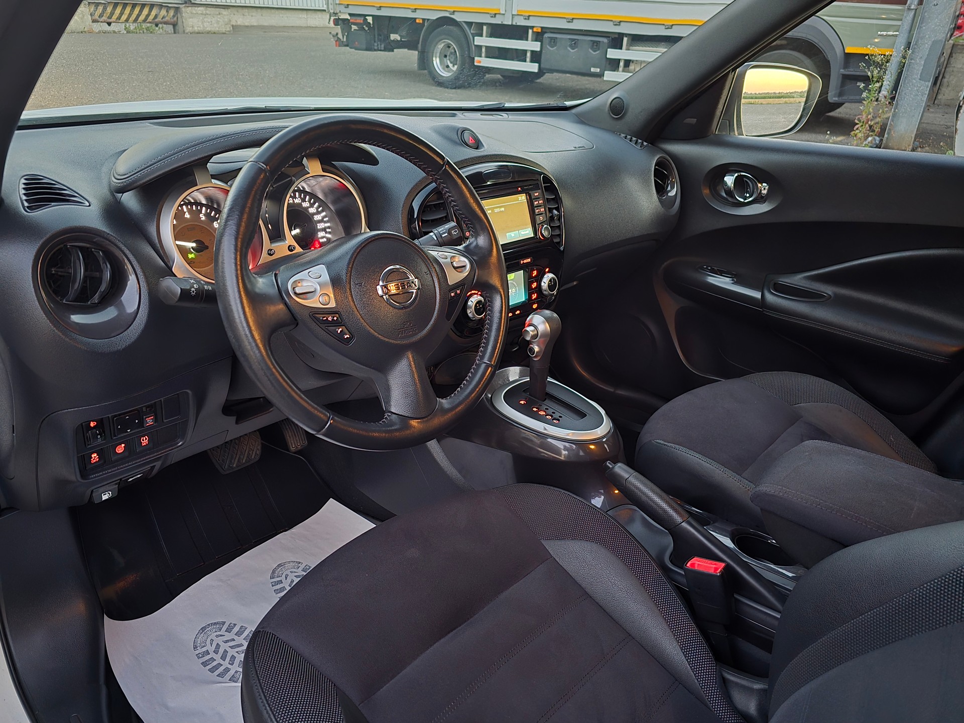 NISSAN Juke 1.6 N-Connecta Xtronic M-CVT-image-9