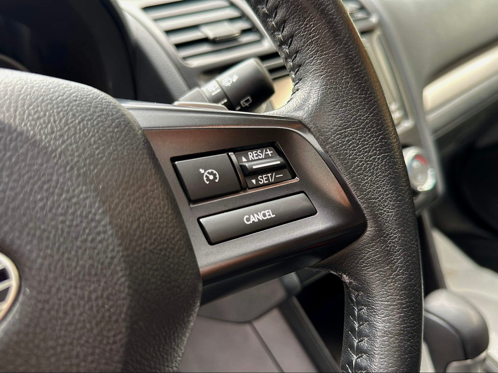 SUBARU XV 2.0 Swiss Two AWD CVT-image-13