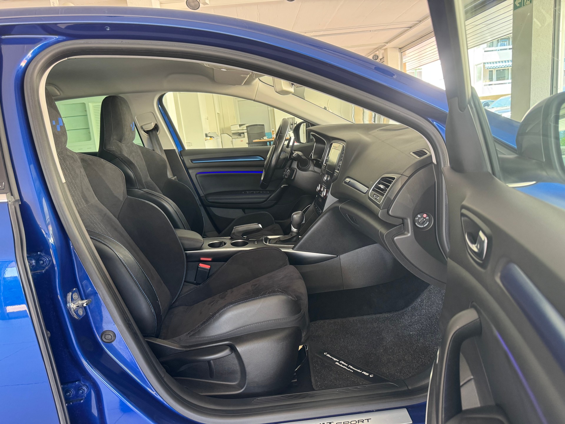 RENAULT Mégane 1.6 16V Turbo GT EDC-image-16