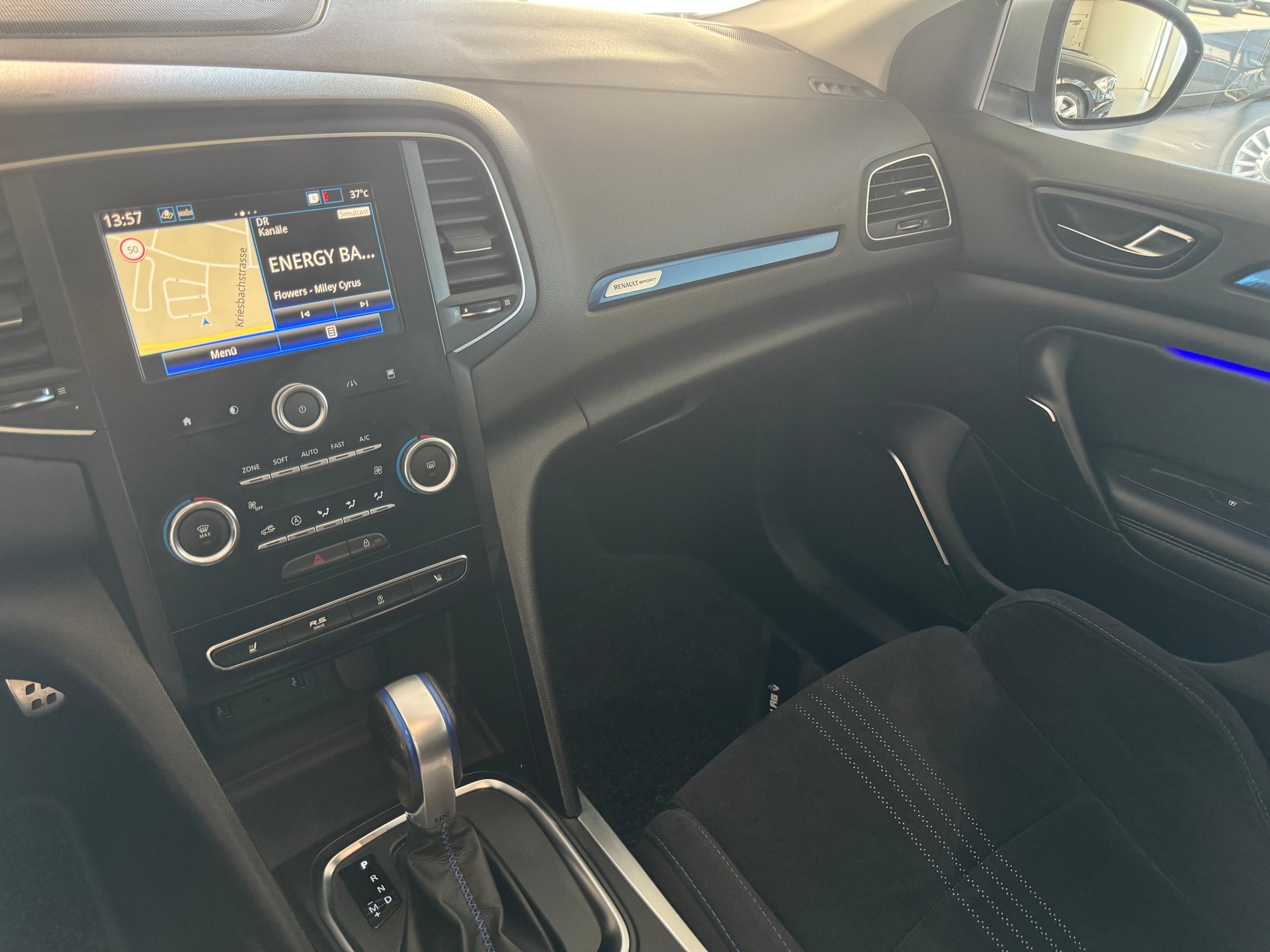 RENAULT Mégane 1.6 16V Turbo GT EDC-image-23