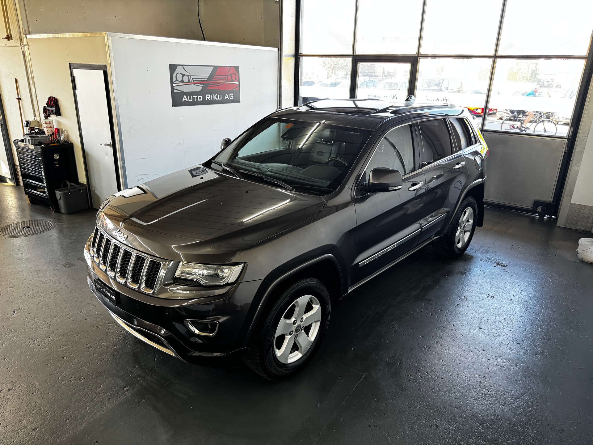 JEEP Grand Cherokee 3.0 CRD Overland Automatic-image-4