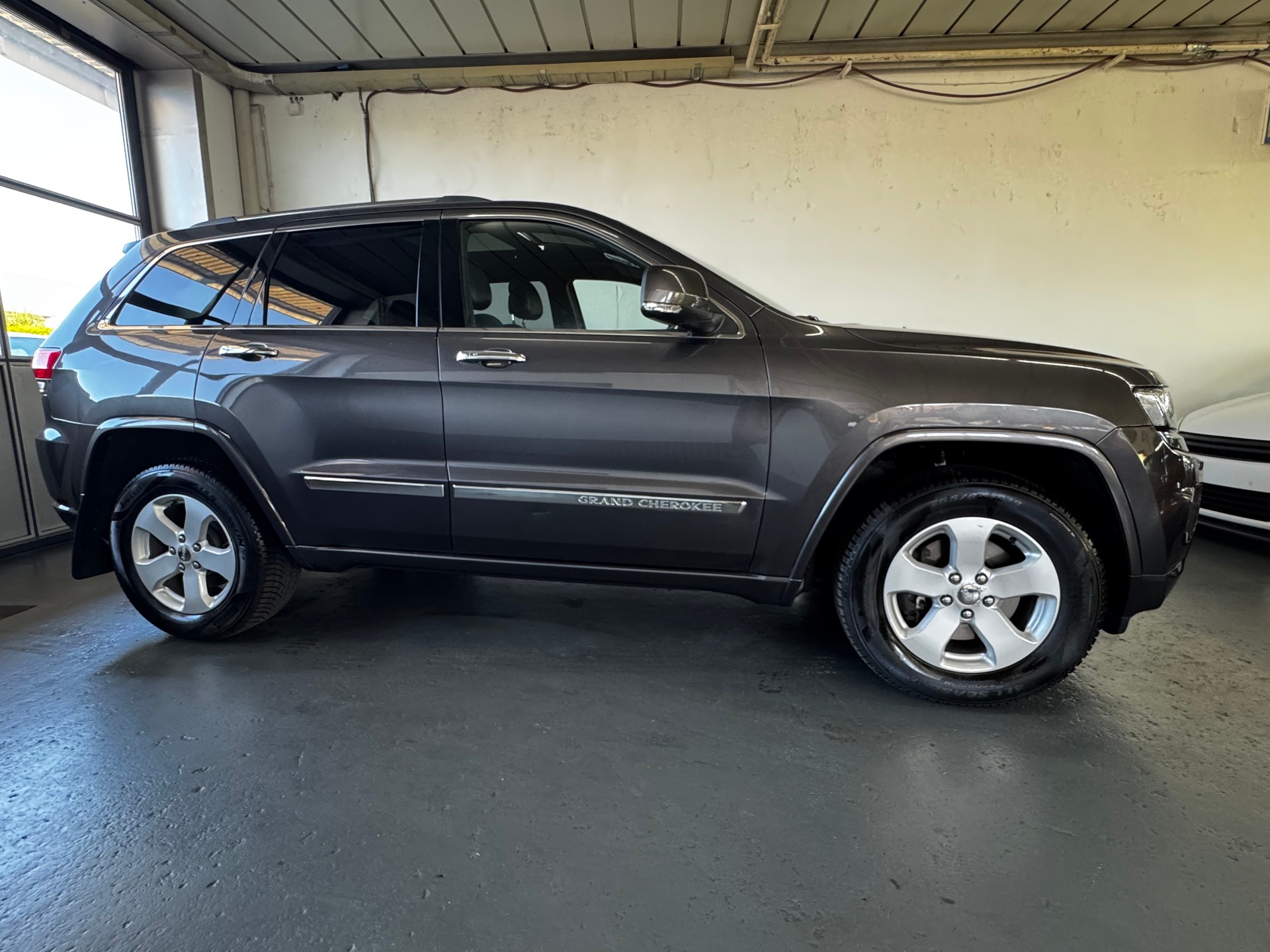 JEEP Grand Cherokee 3.0 CRD Overland Automatic-image-6