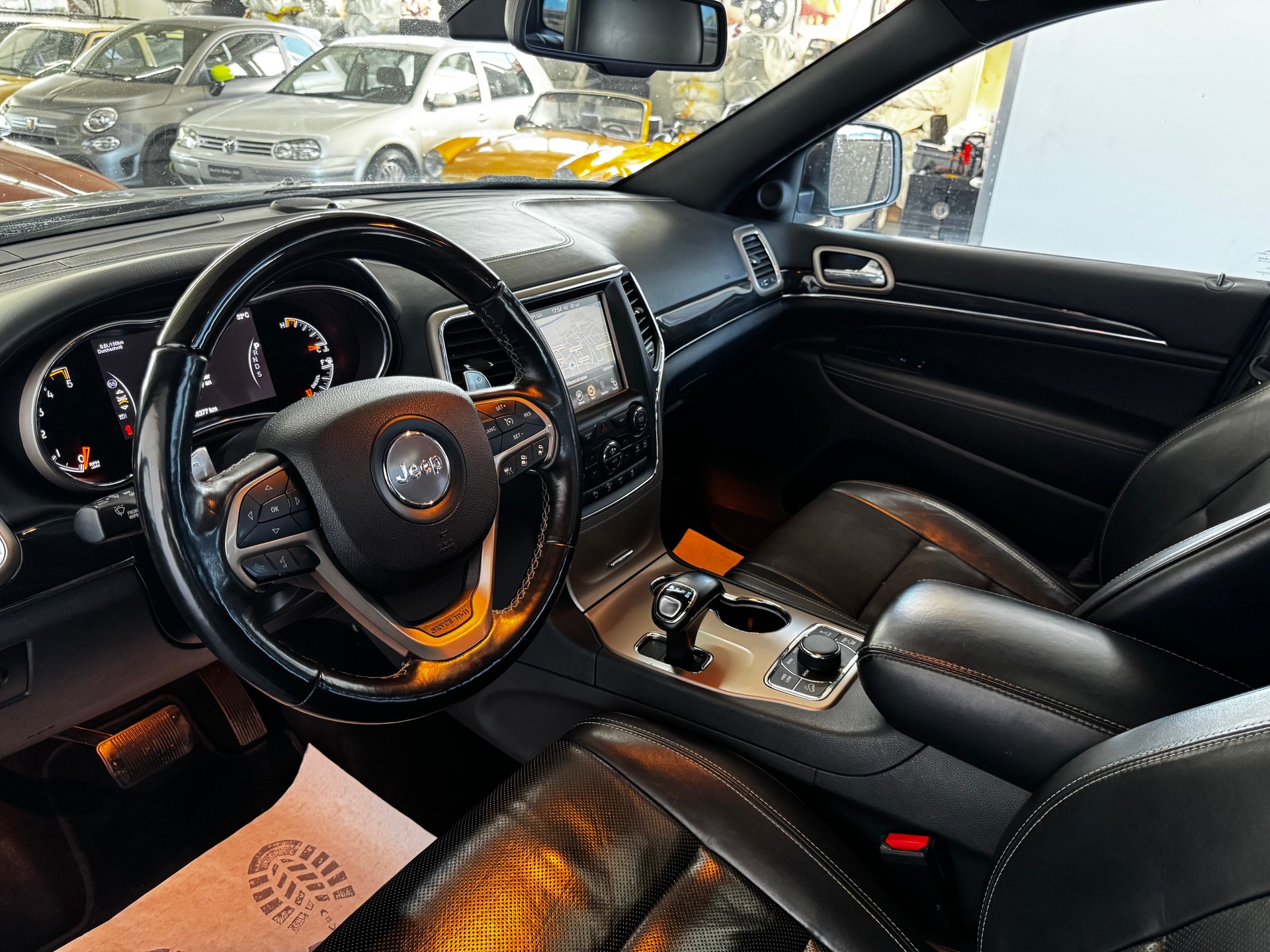 JEEP Grand Cherokee 3.0 CRD Overland Automatic-image-12