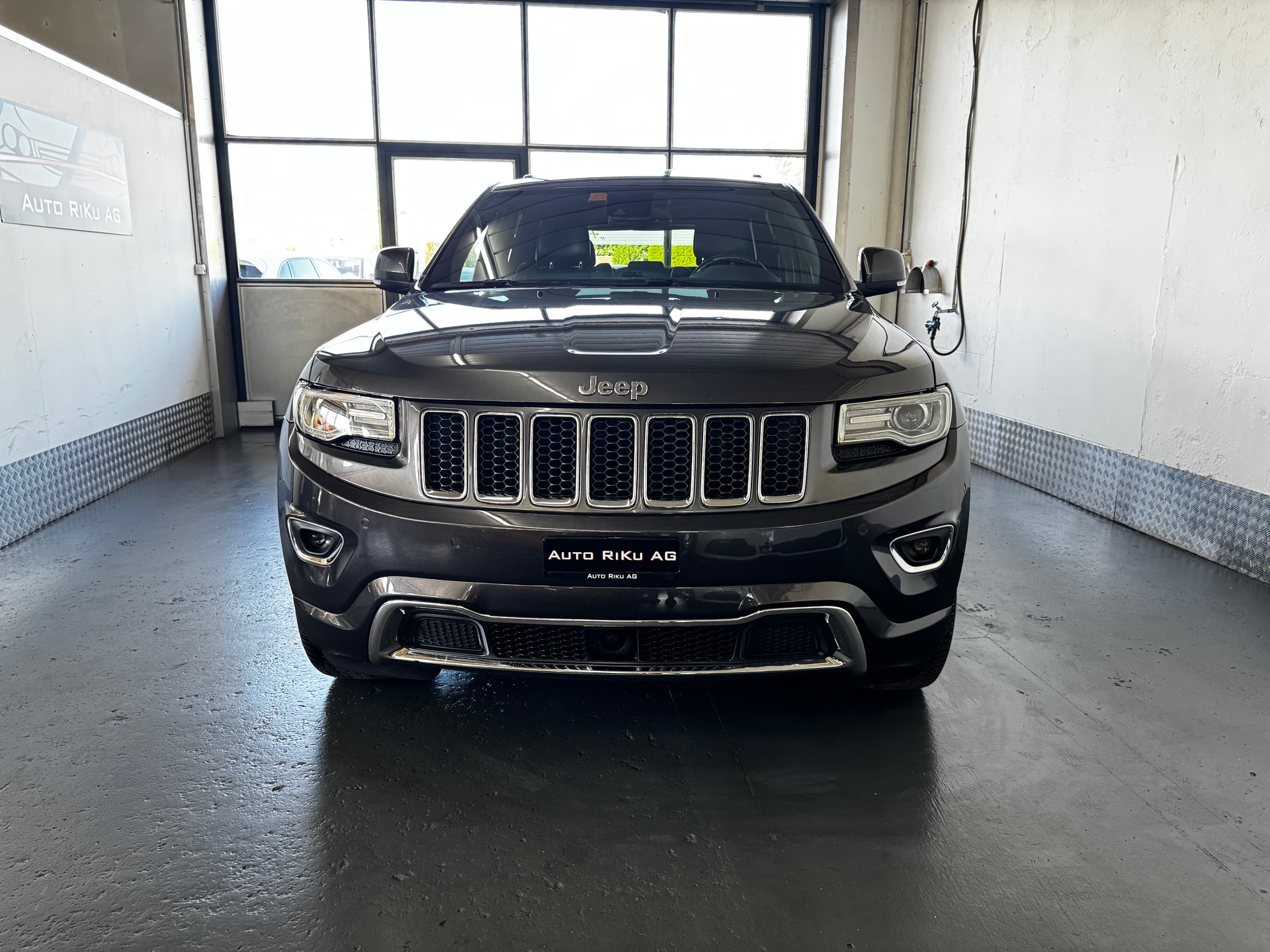 JEEP Grand Cherokee 3.0 CRD Overland Automatic-image-3