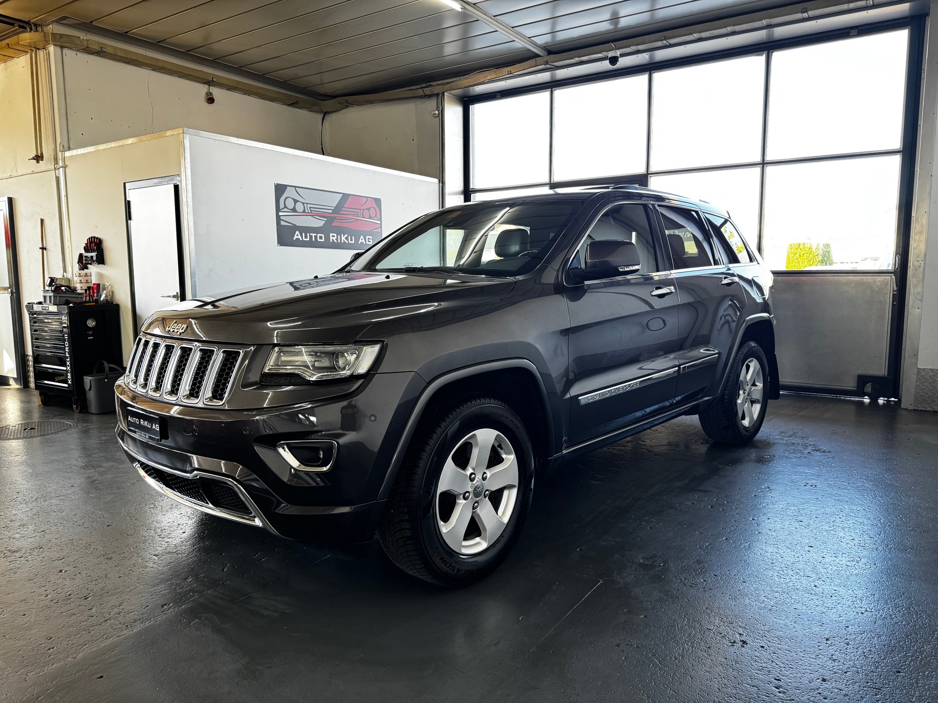 JEEP Grand Cherokee 3.0 CRD Overland Automatic-image-5