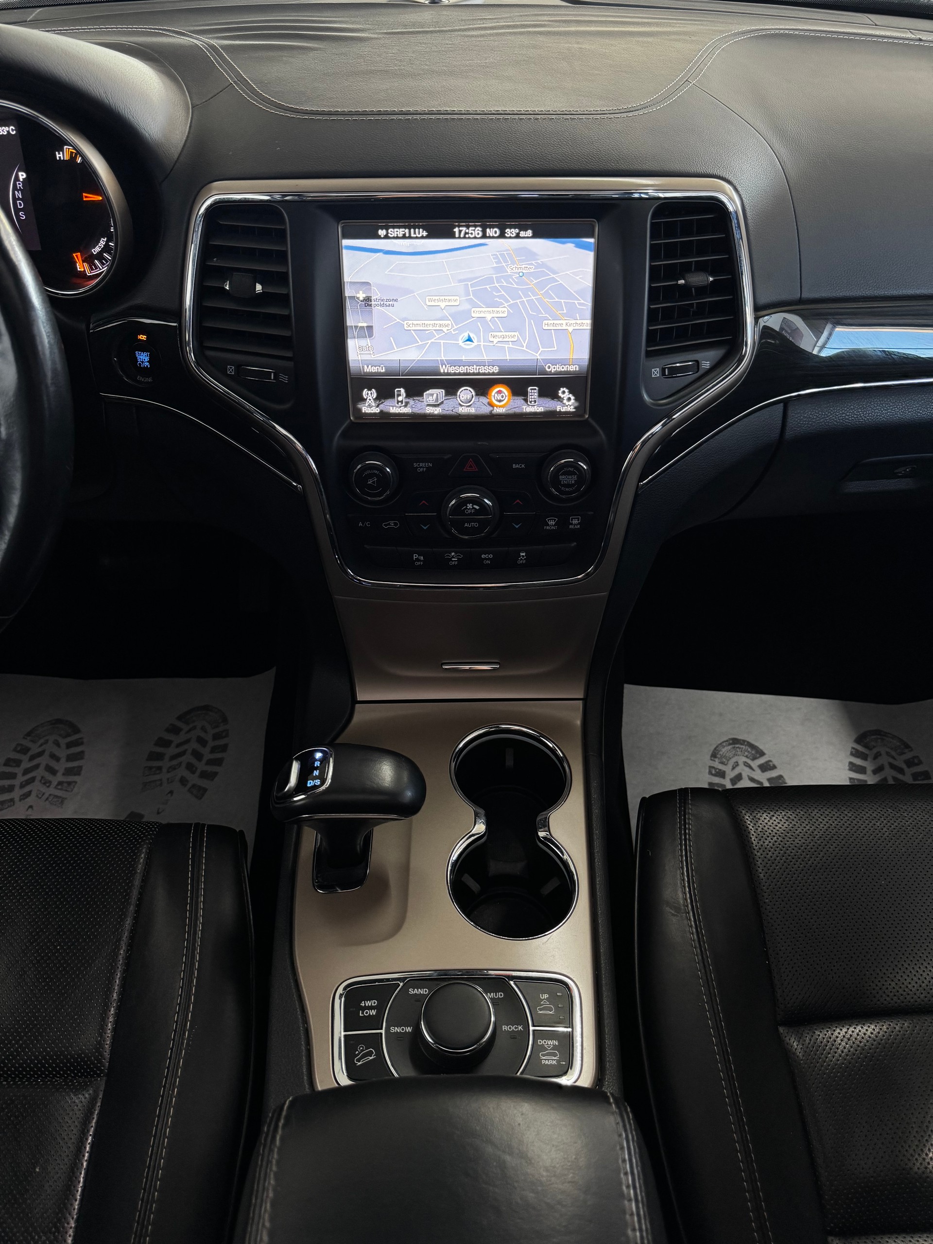 JEEP Grand Cherokee 3.0 CRD Overland Automatic-image-15