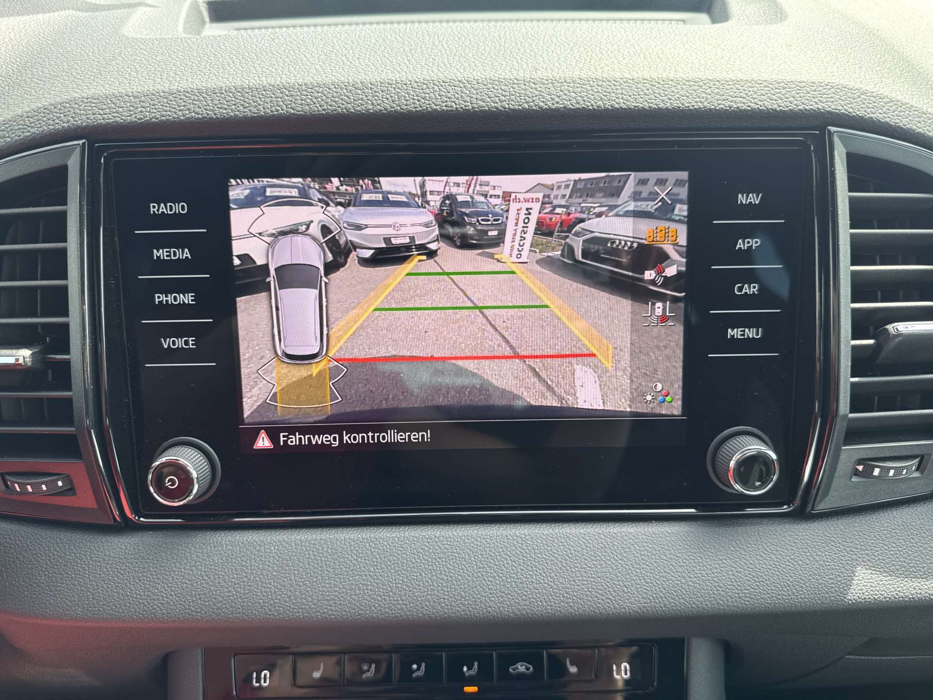 SKODA Karoq 2.0 TSi SportLine 4x4 DSG-Automat-image-8