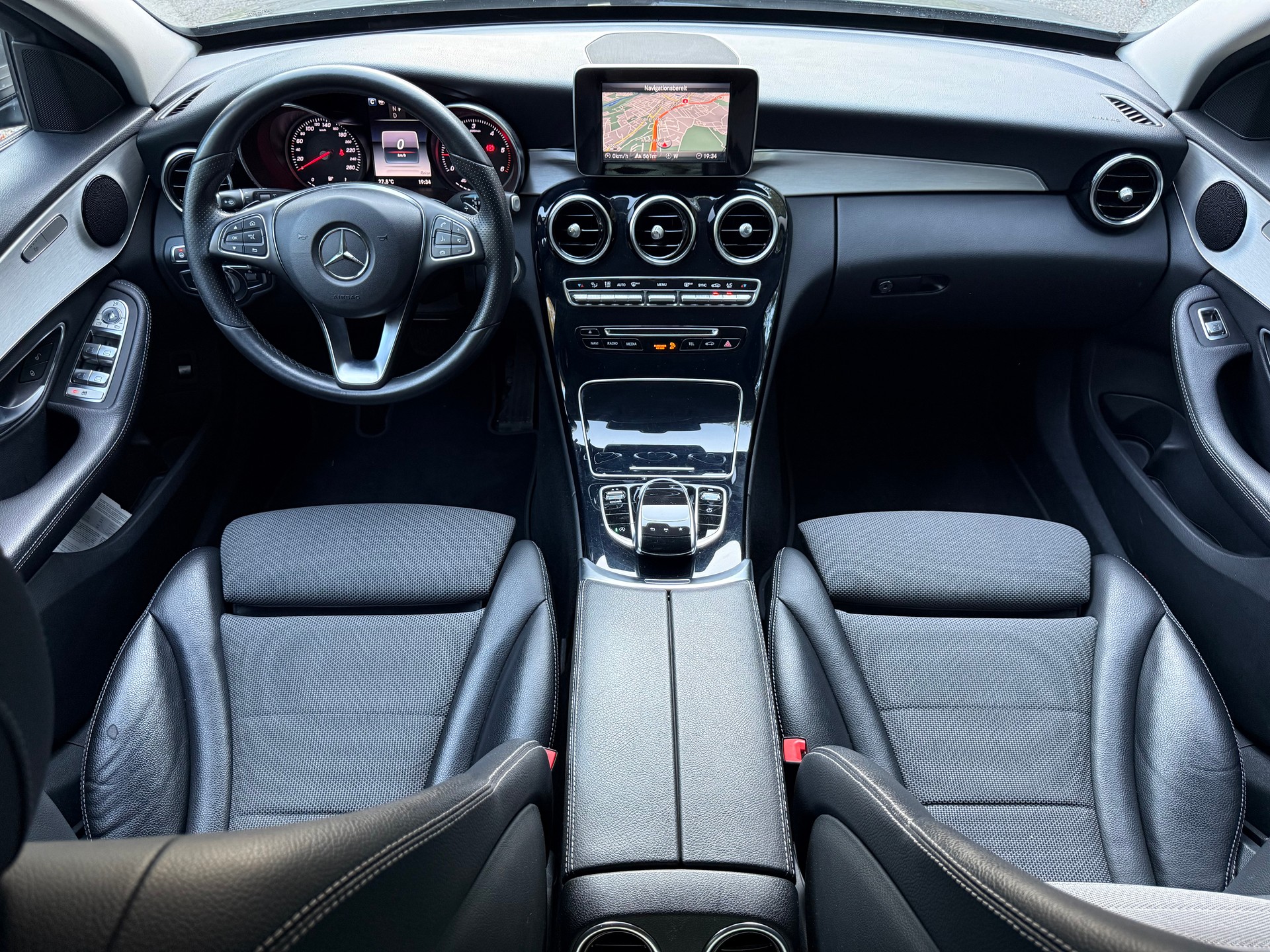 MERCEDES-BENZ C 250 d Swiss Star Exclusive 4Matic 9G-Tronic-image-10