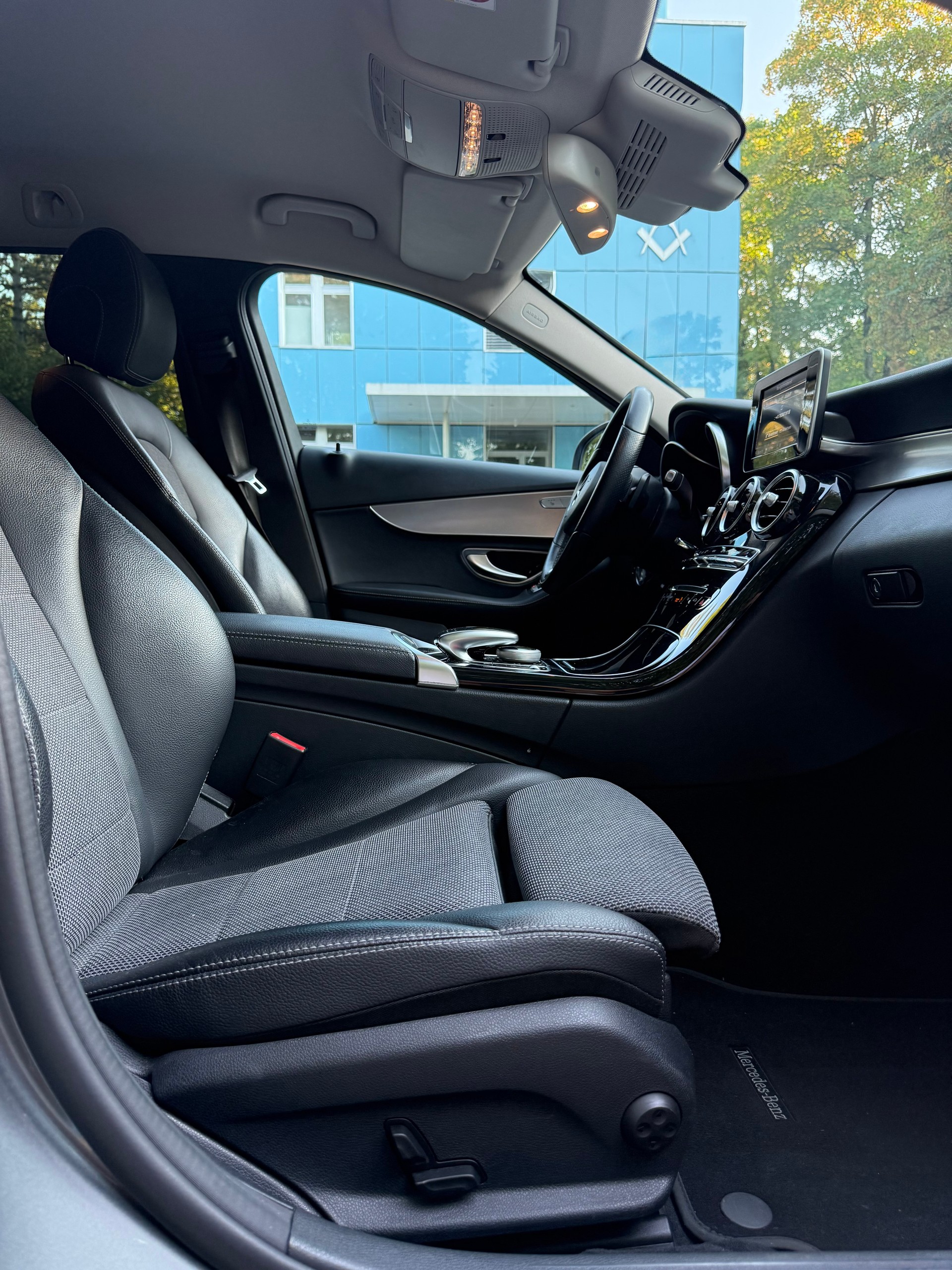MERCEDES-BENZ C 250 d Swiss Star Exclusive 4Matic 9G-Tronic-image-12