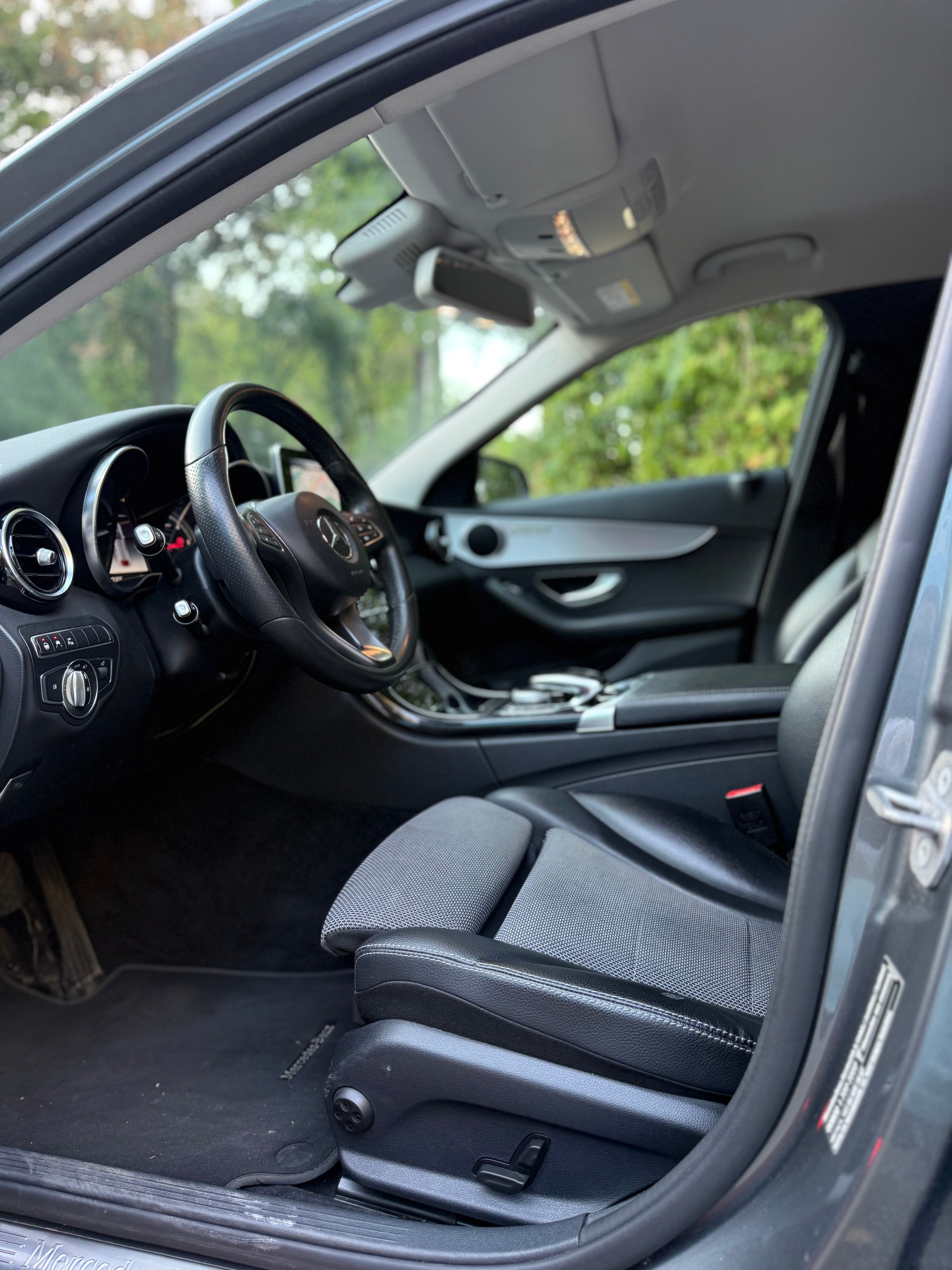 MERCEDES-BENZ C 250 d Swiss Star Exclusive 4Matic 9G-Tronic-image-11
