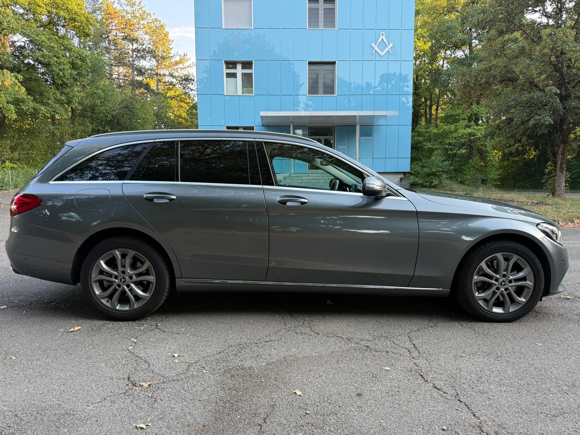 MERCEDES-BENZ C 250 d Swiss Star Exclusive 4Matic 9G-Tronic-image-9