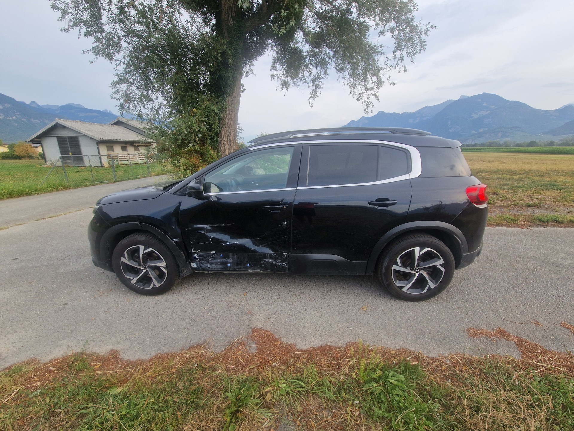 CITROEN C5 Aircross 1.6i PureTech Shine EAT8-image-4