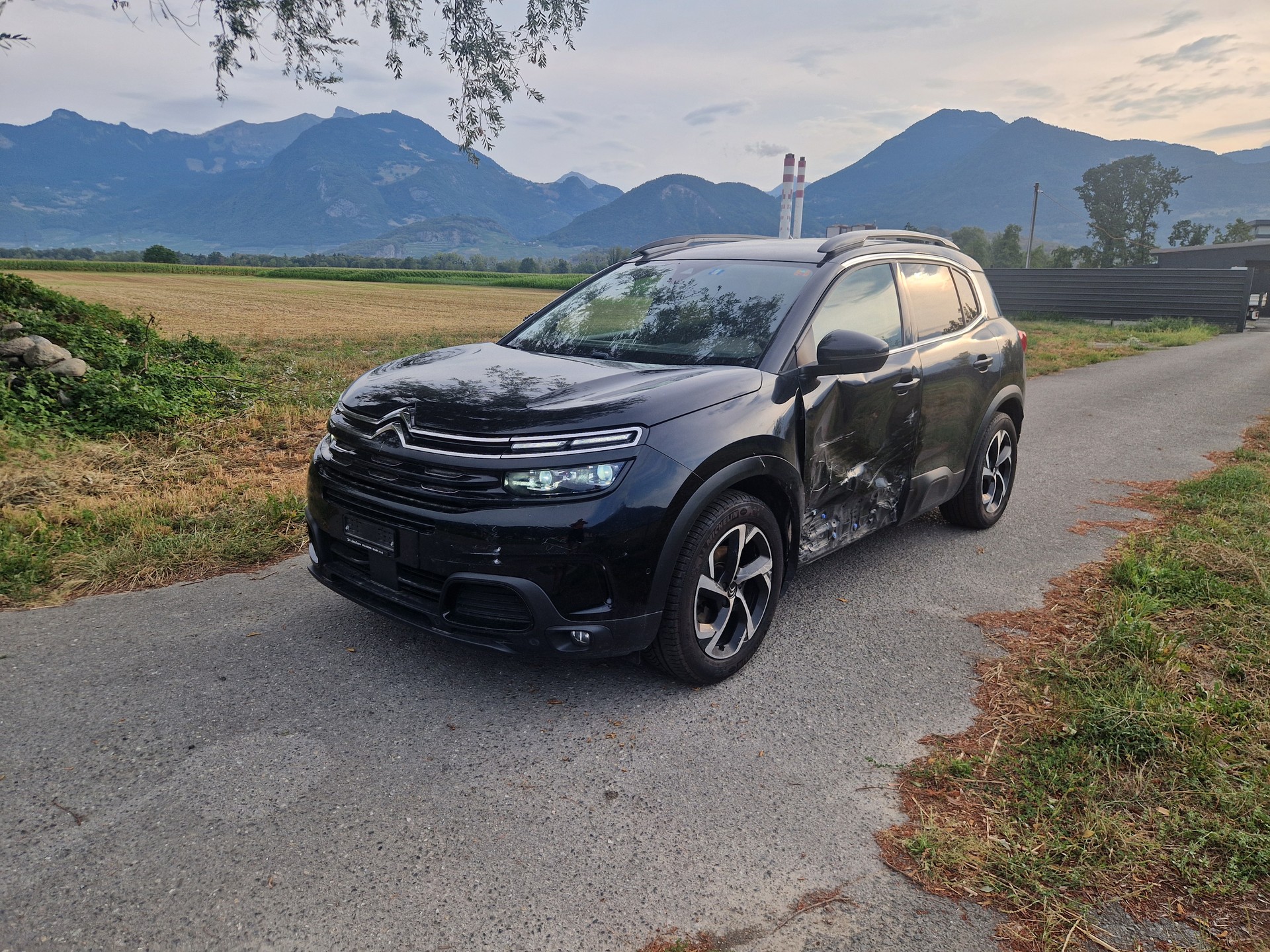 CITROEN C5 Aircross 1.6i PureTech Shine EAT8-image-2