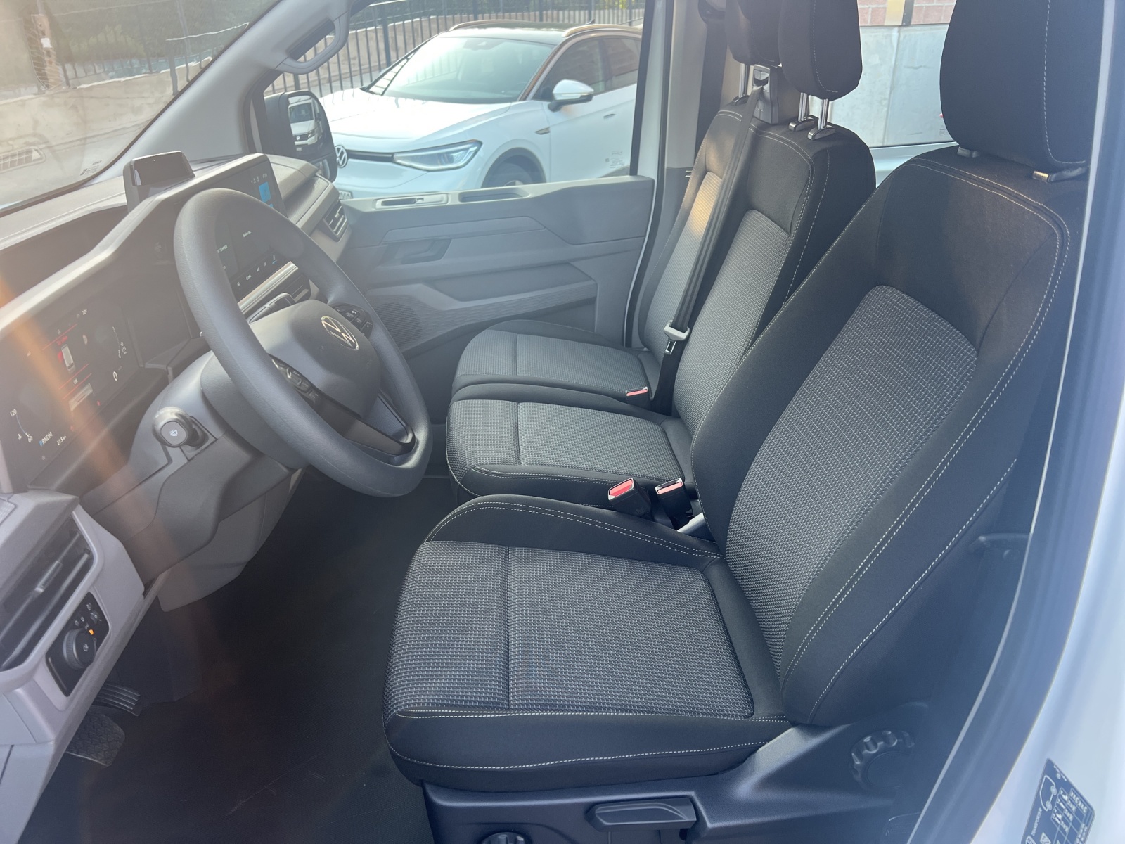 VW Transporter 2.0 TDI Automat 4Motion-image-6
