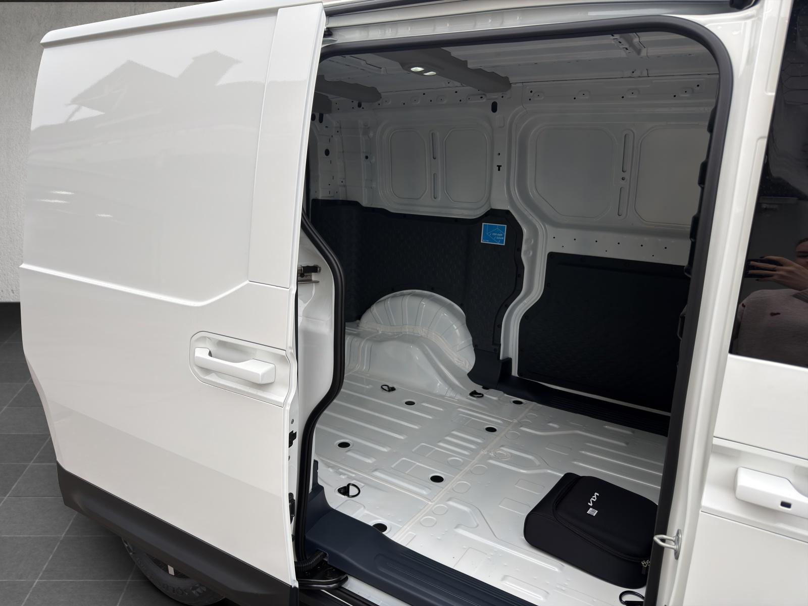 KIA PV5 Cargo 51.5 kWh Plus-image-16