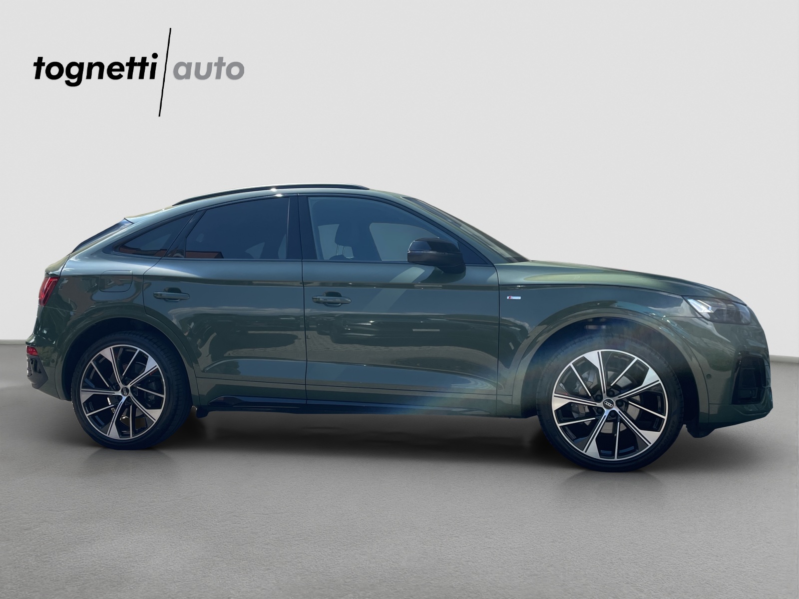 AUDI Q5 Sportback 40 TDI Blackedition quattro S-tronic-image-2