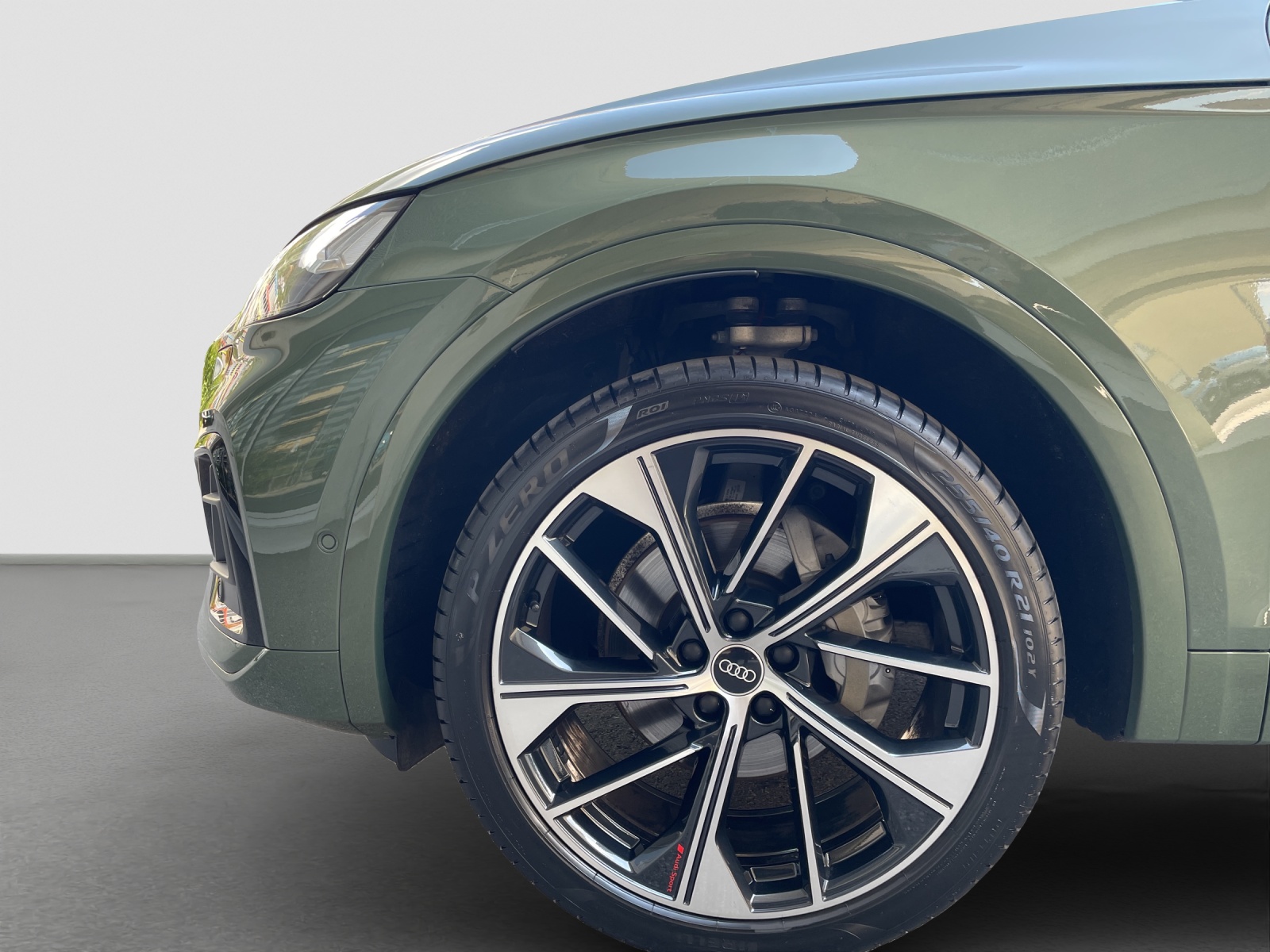 AUDI Q5 Sportback 40 TDI Blackedition quattro S-tronic-image-4