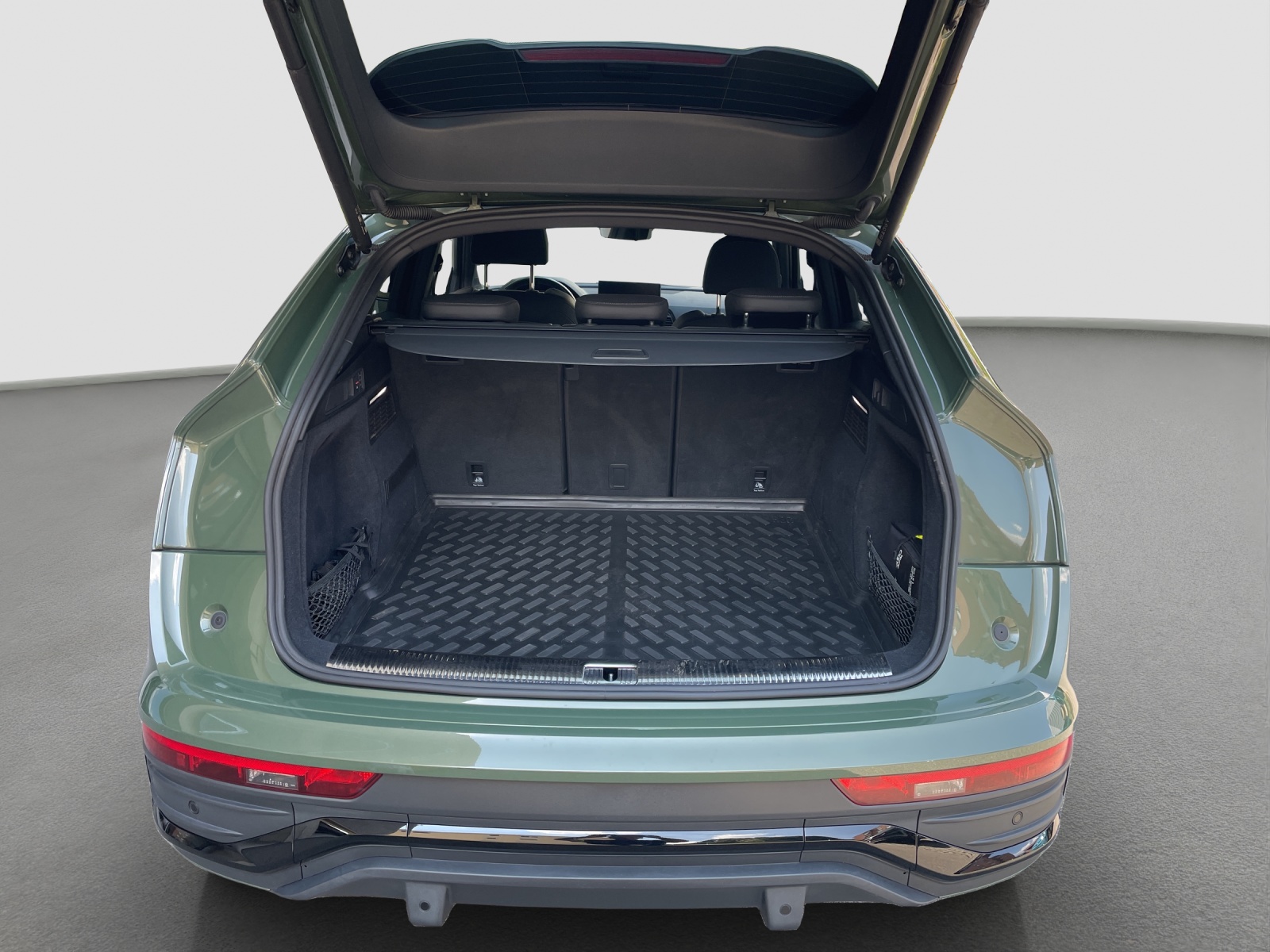 AUDI Q5 Sportback 40 TDI Blackedition quattro S-tronic-image-9