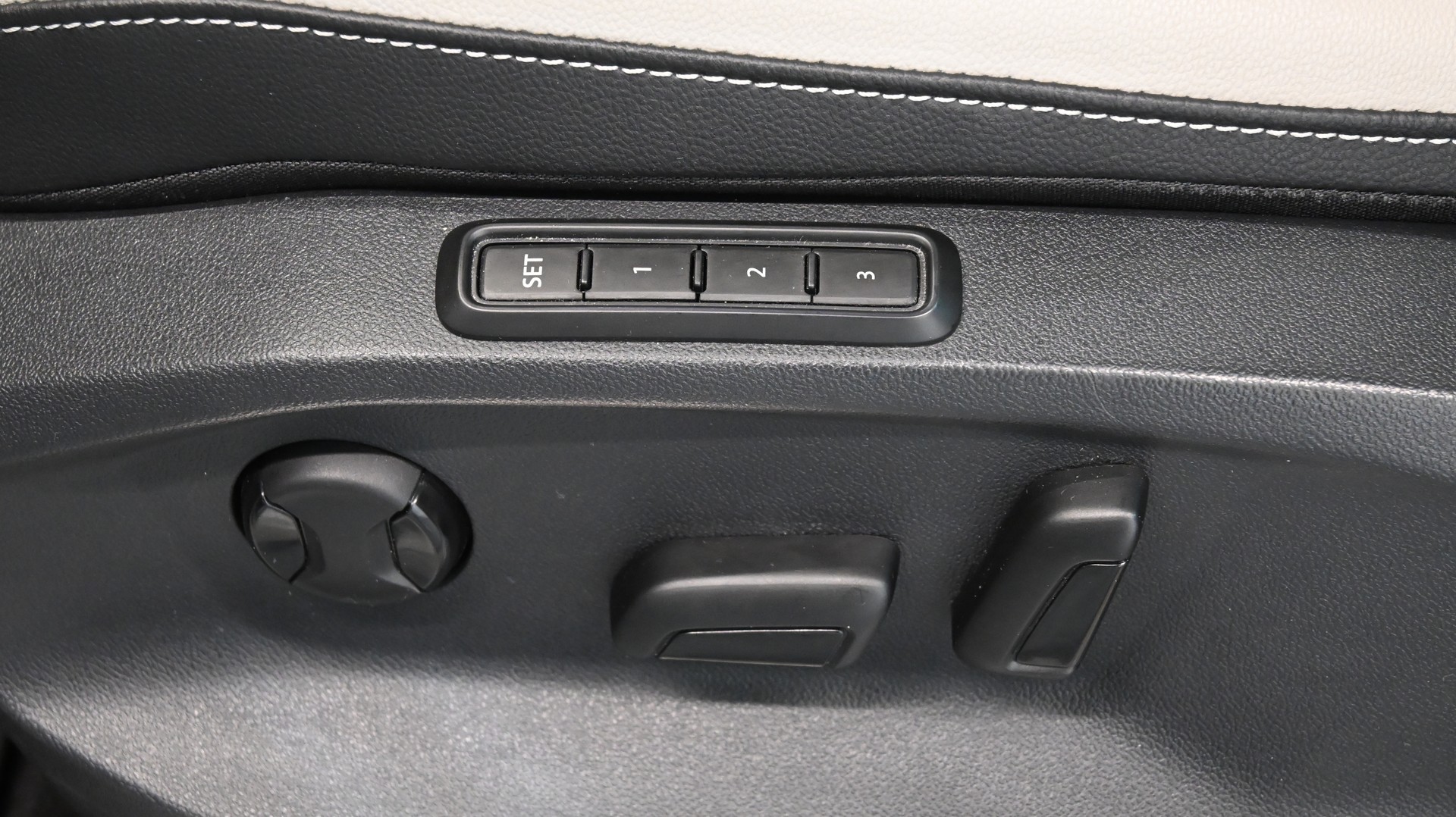 VW Tiguan 2.0TSI Elegance 4Motion DSG-image-10