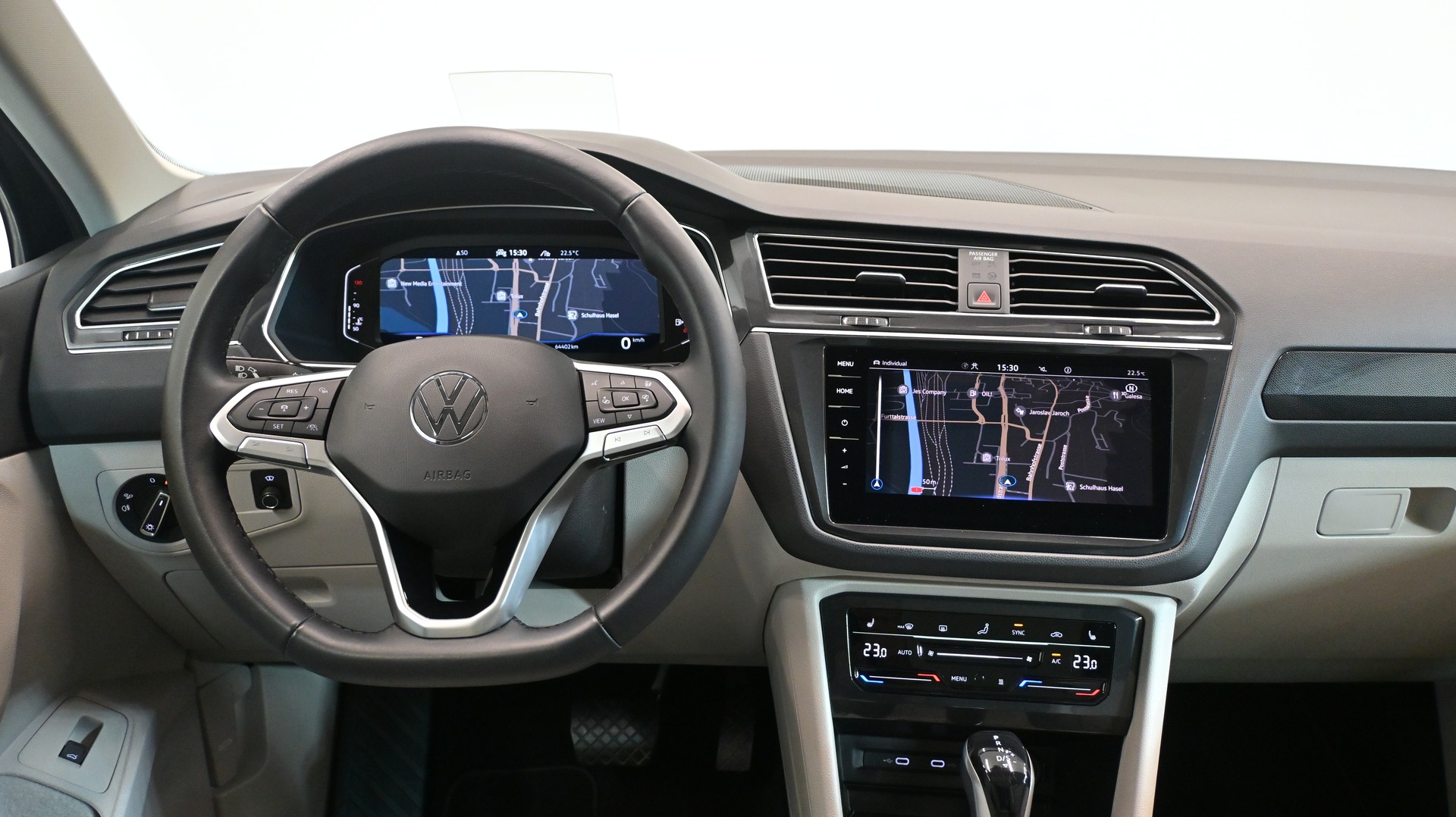 VW Tiguan 2.0TSI Elegance 4Motion DSG-image-4
