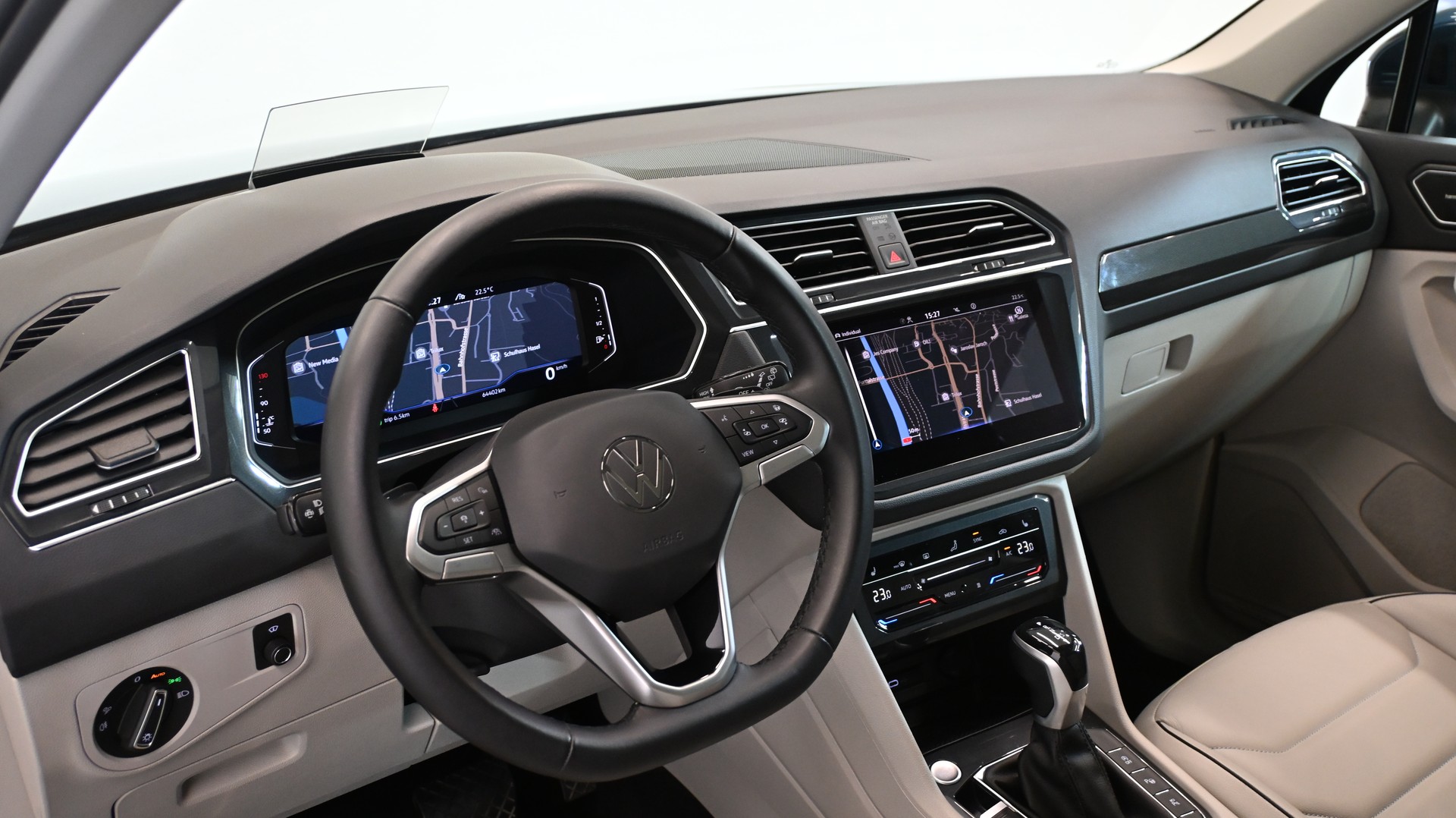 VW Tiguan 2.0TSI Elegance 4Motion DSG-image-2