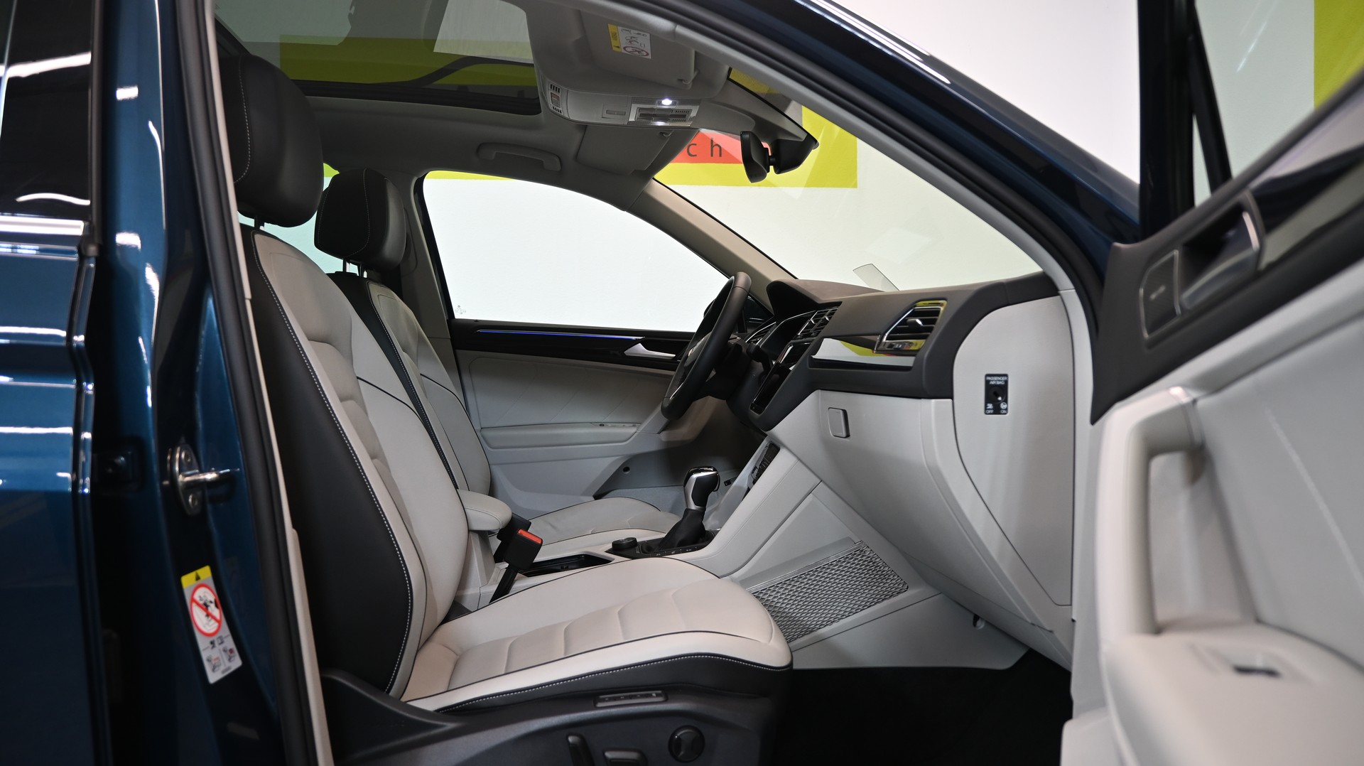 VW Tiguan 2.0TSI Elegance 4Motion DSG-image-3