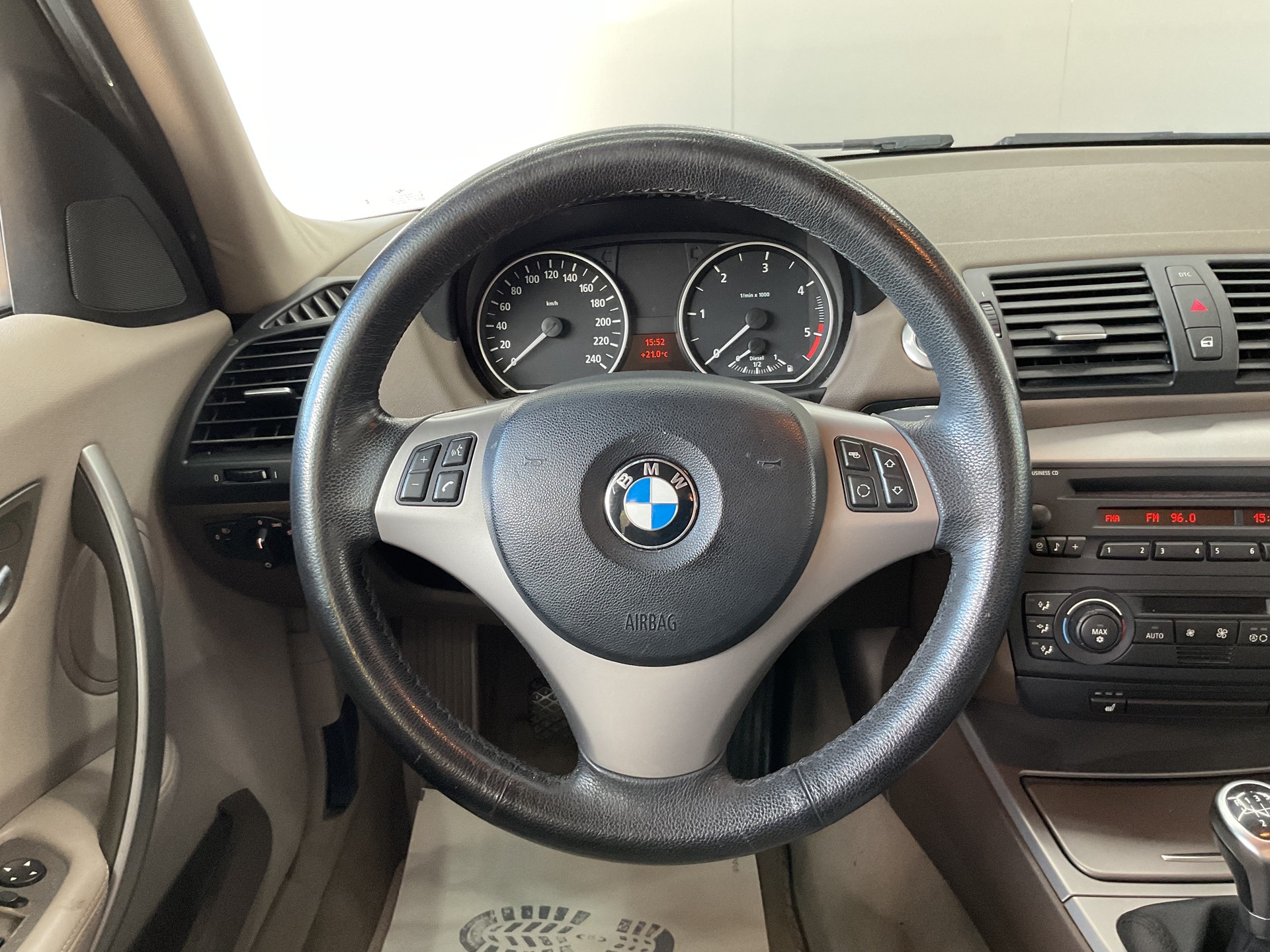 BMW 118d-image-11