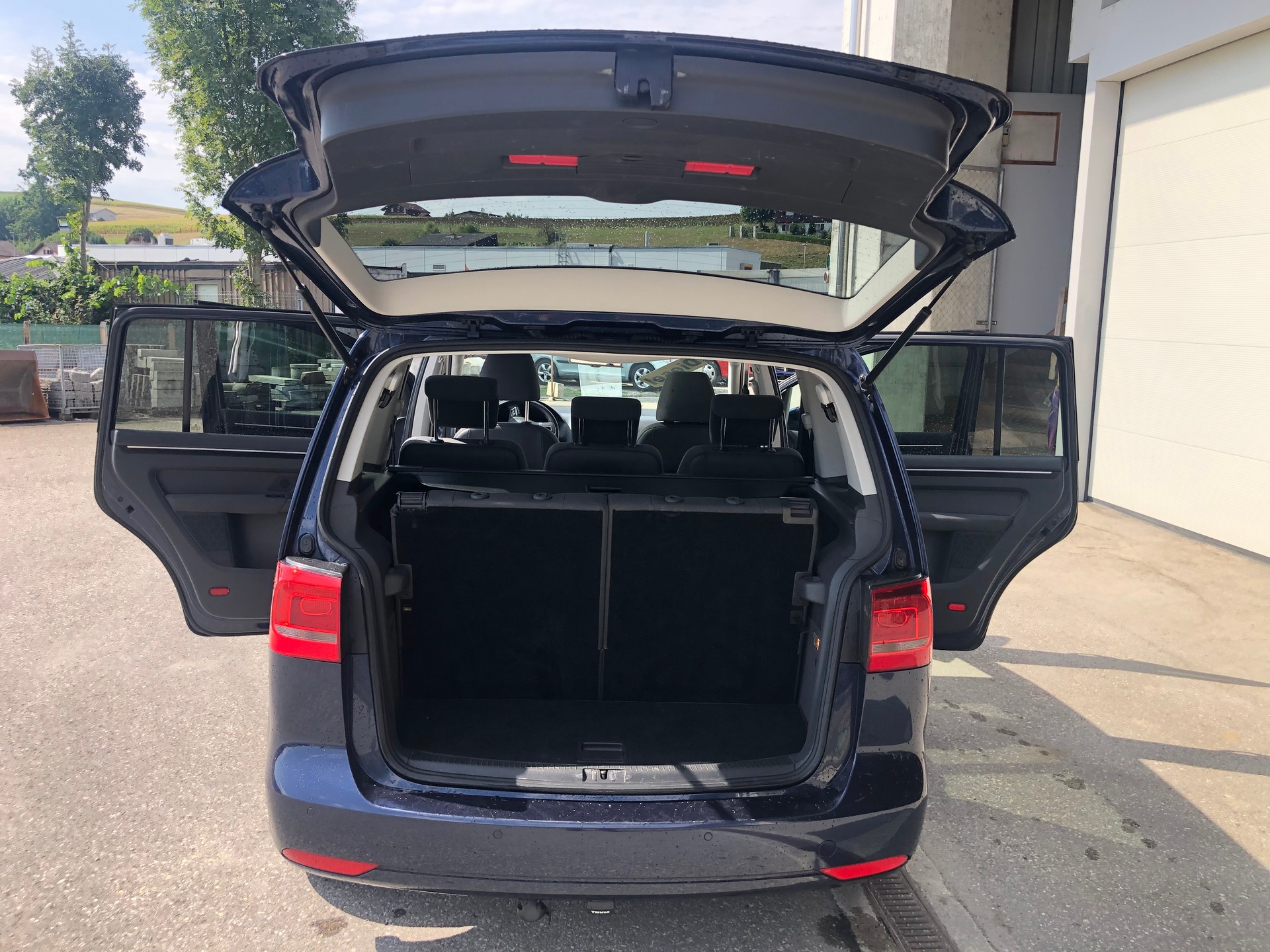 VW Touran 2.0 TDI BlueMotion Technology Highline-image-11