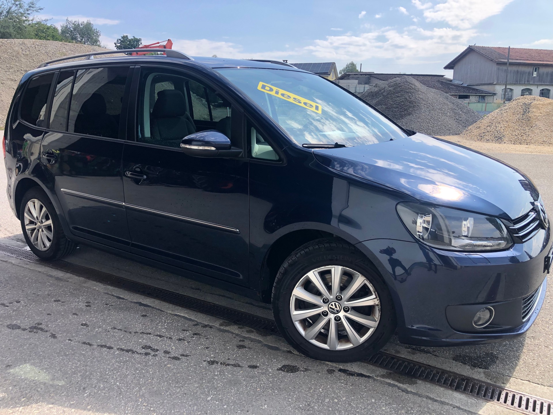 VW Touran 2.0 TDI BlueMotion Technology Highline-image-2