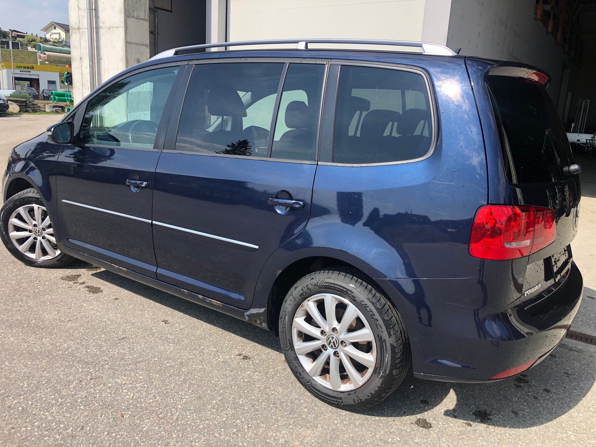 VW Touran 2.0 TDI BlueMotion Technology Highline-image-4