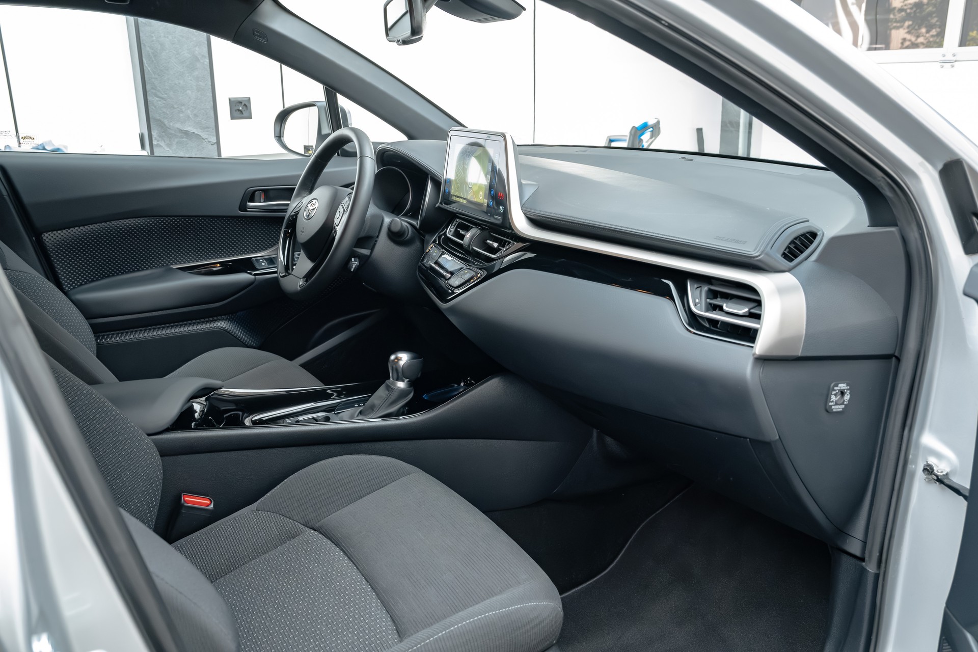 TOYOTA C-HR 1.8 HSD Style CVT-image-8