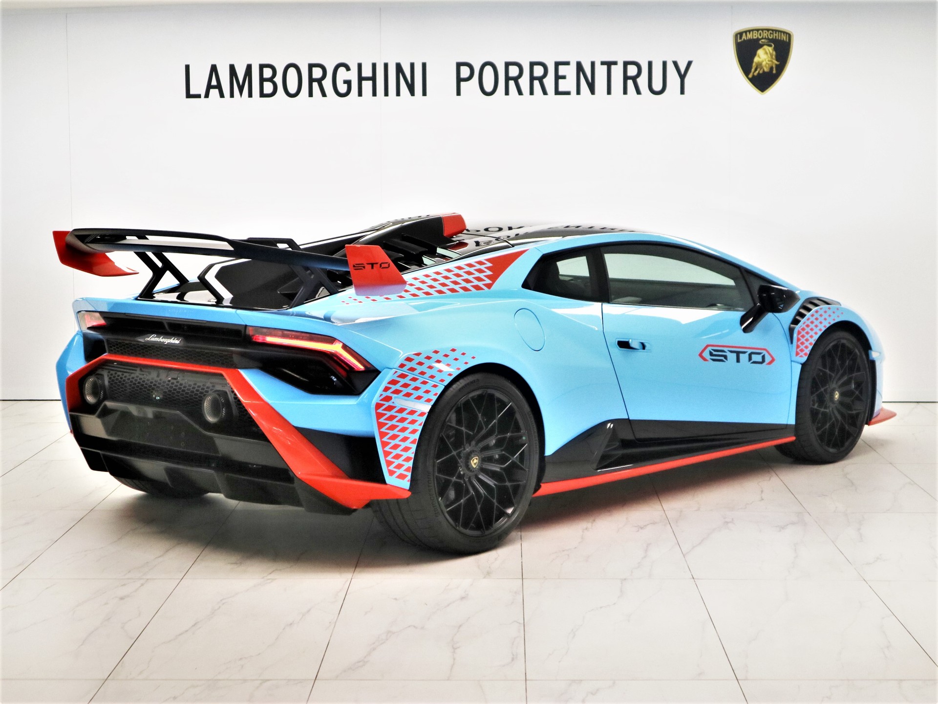 LAMBORGHINI Huracan STO Coupé DCT RWD-image-2