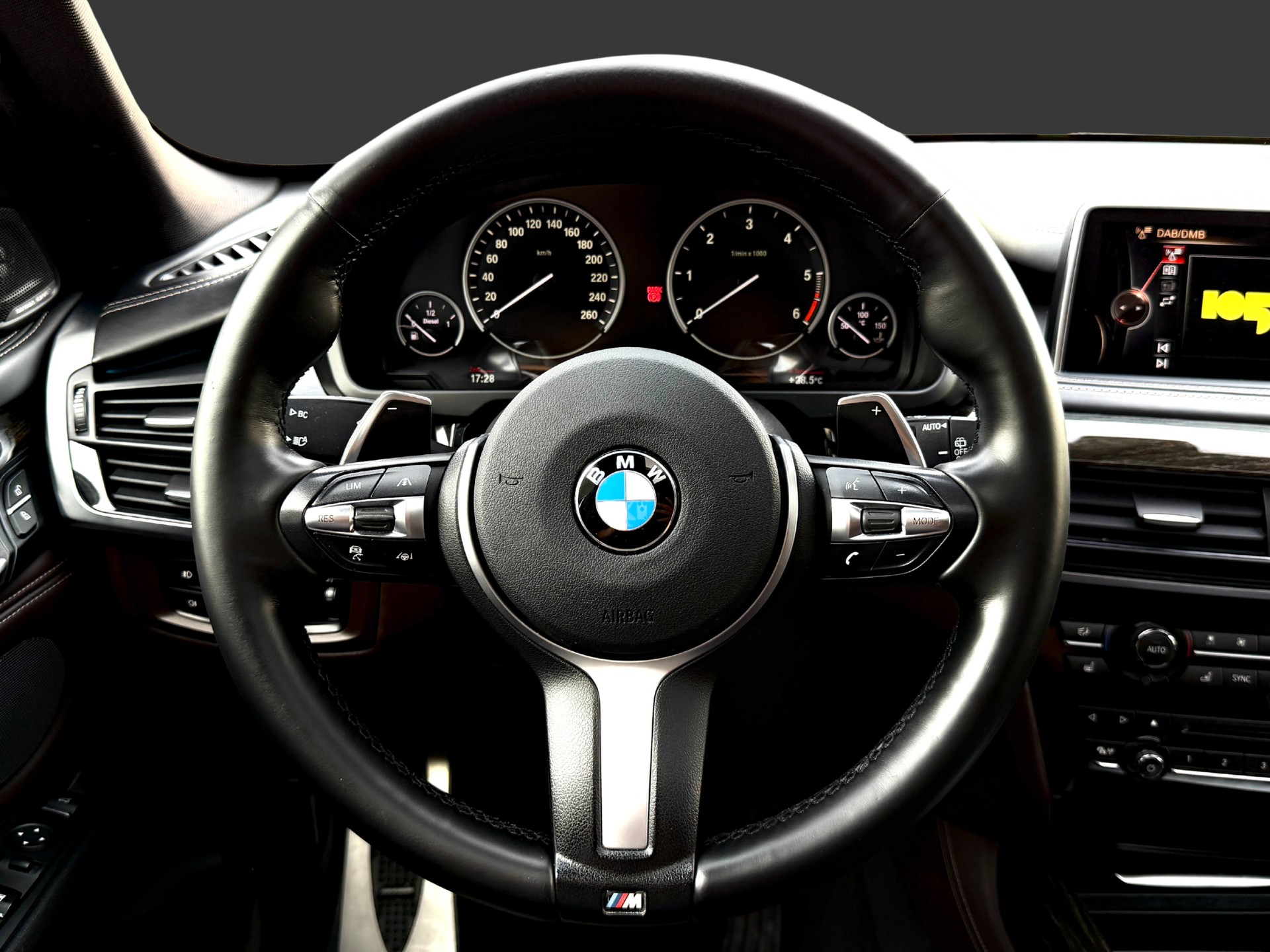 BMW X5 xDrive 40d Steptronic-image-16