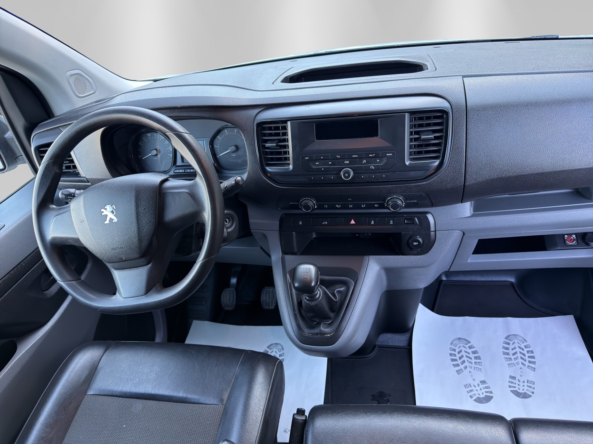 PEUGEOT Expert 2.0 BlueHDi 120 S&S Premium Standard-image-8